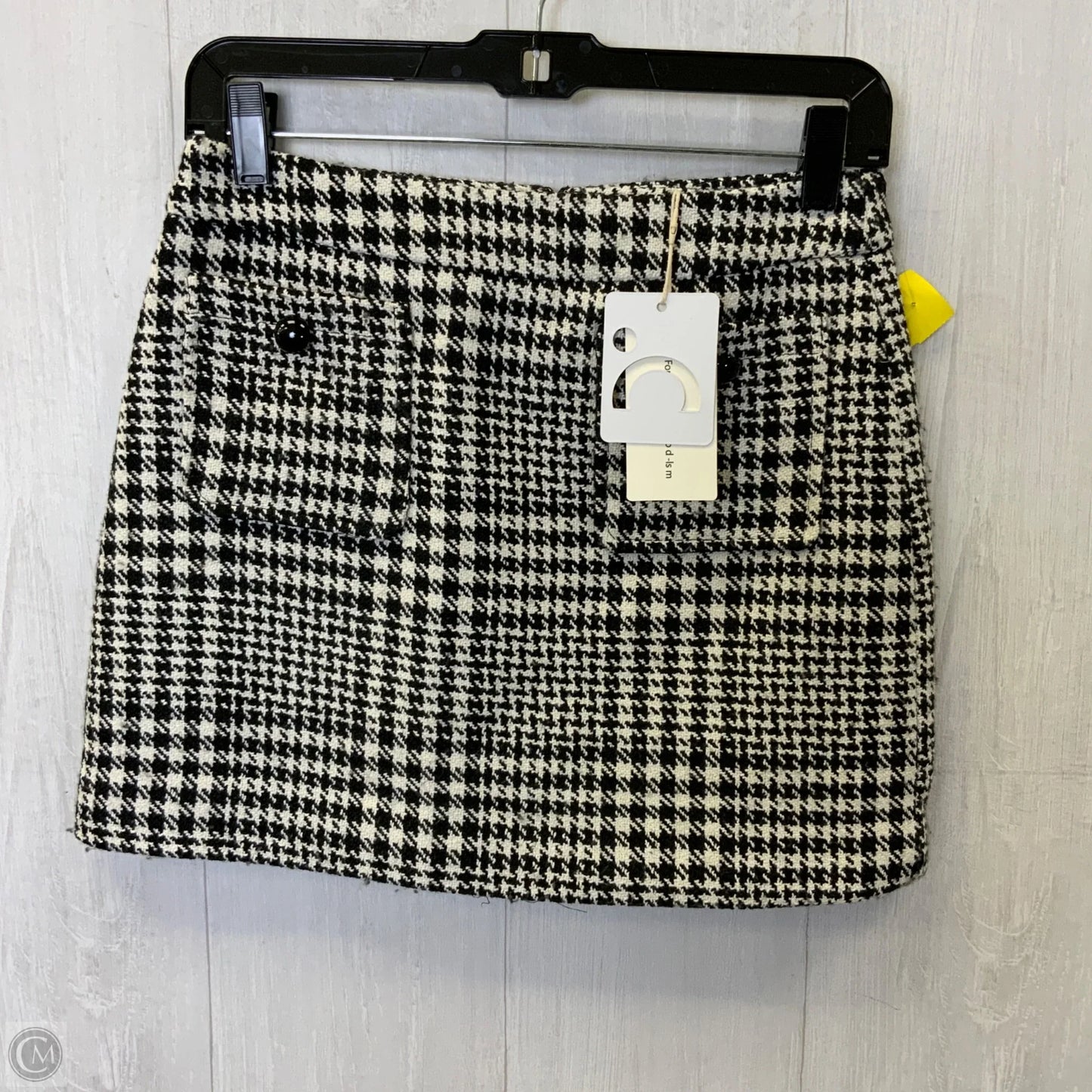 Skirt Mini & Short By Commense In Black & White, Size: S