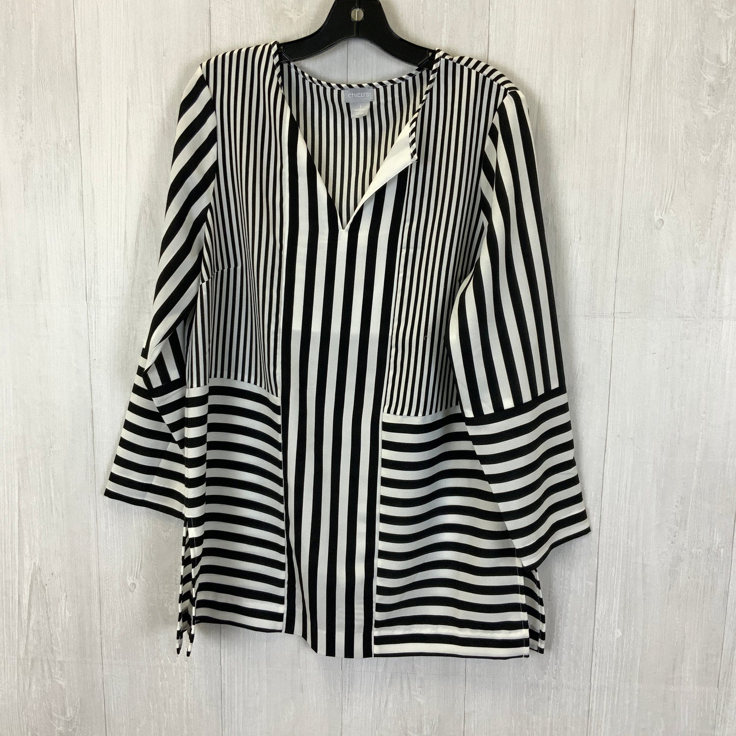 Blouse Long Sleeve By Chicos In Black & White, Size: M