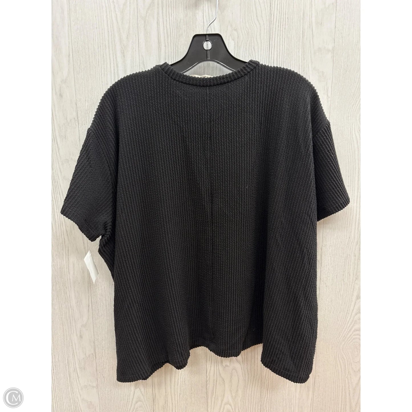 Top Short Sleeve By Zenana Outfitters In Black, Size: M