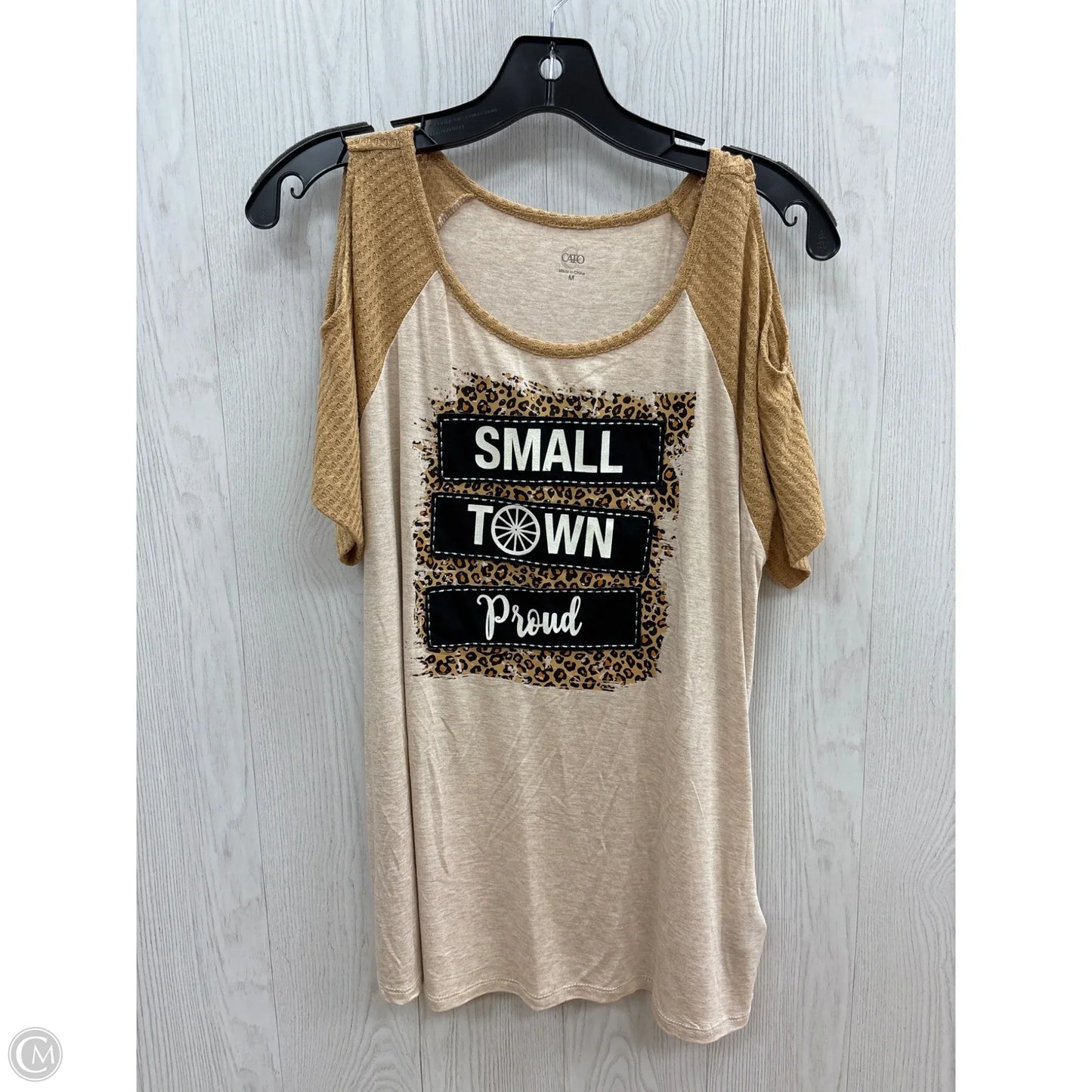 Top Short Sleeve By Cato In Tan, Size: M