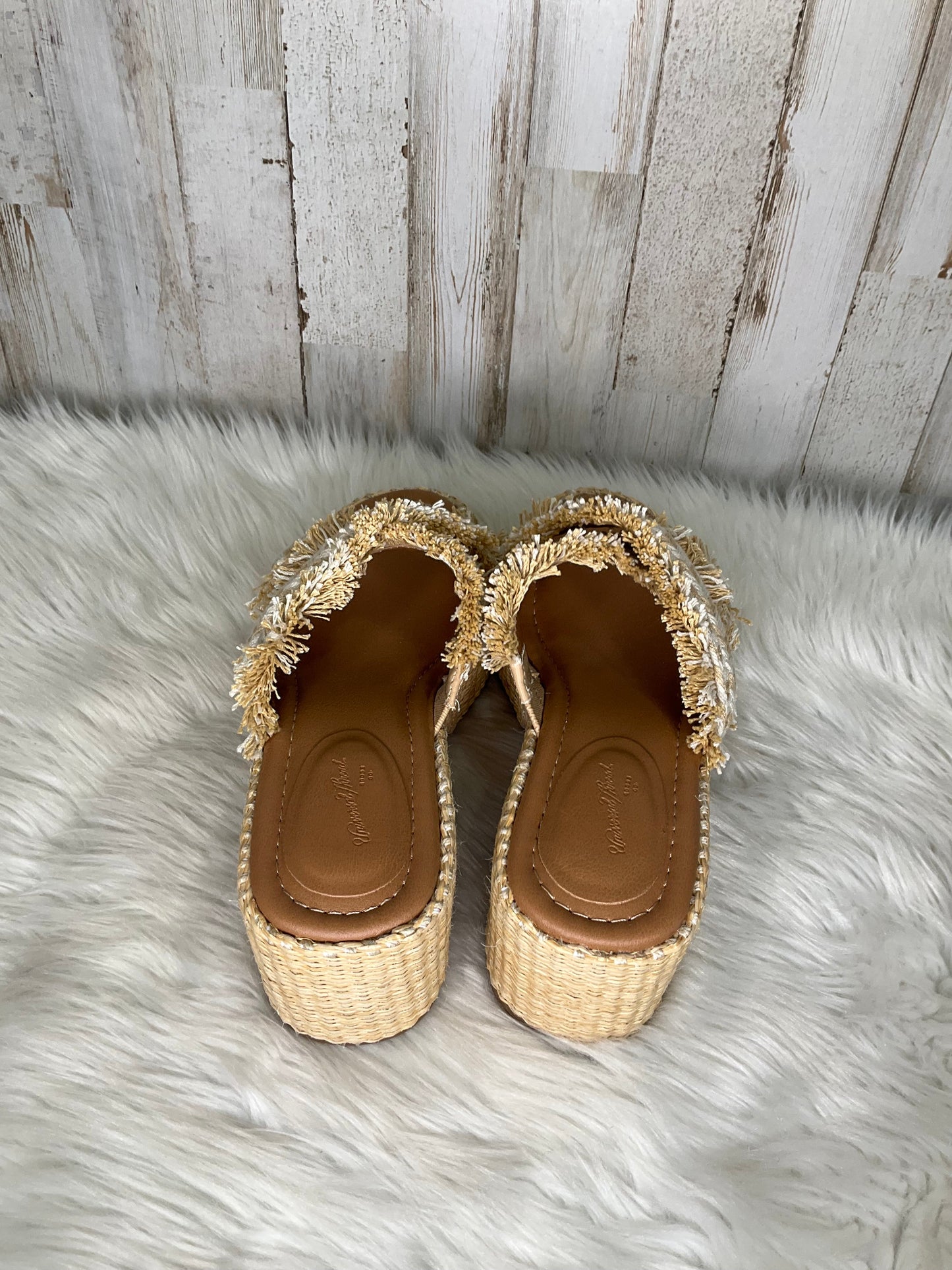 Tan Sandals Heels Platform Universal Thread, Size 7.5