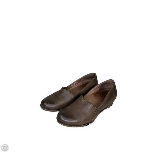 Shoes Heels Wedge By Dansko In Brown, Size: 8.5