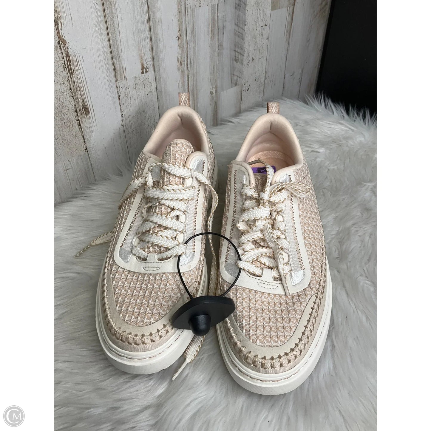 Shoes Sneakers By Skechers In Cream, Size: 9