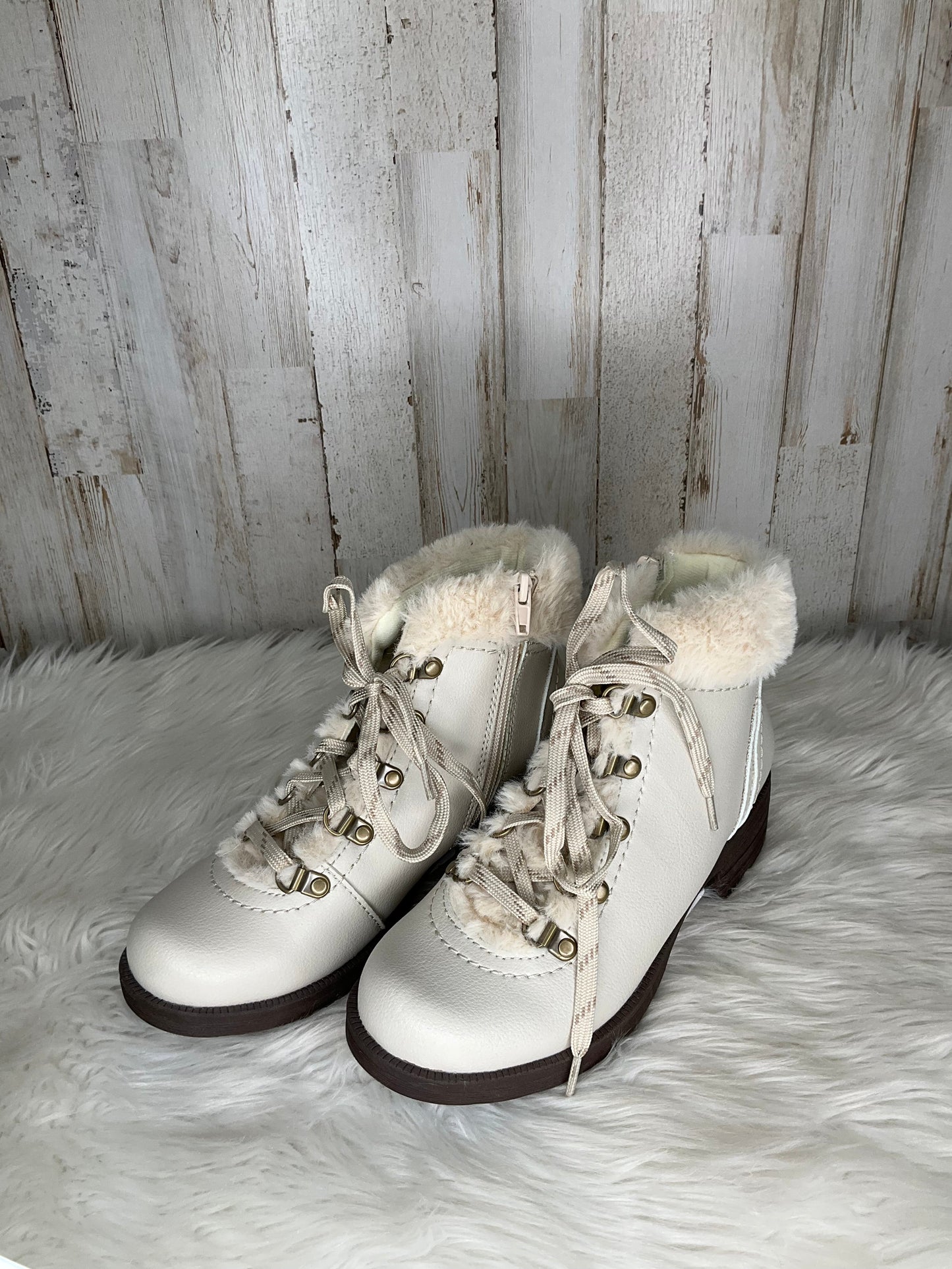 White Boots Ankle Heels Earth, Size 6.5