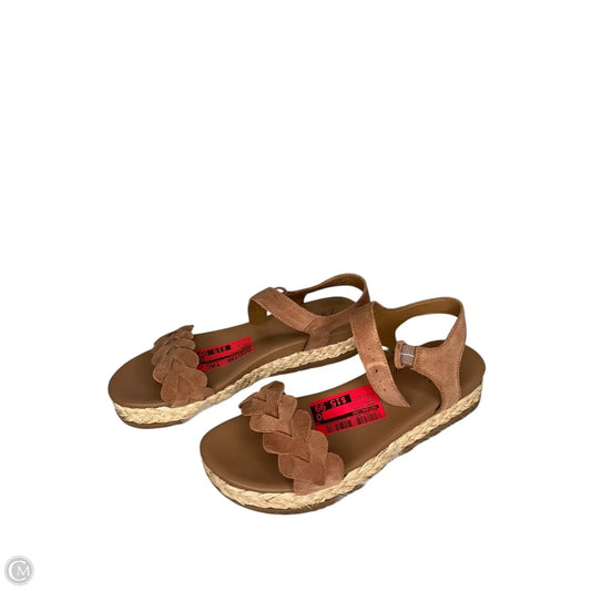 Shoes Flats By Naturalizer In Bronze, Size: 7.5