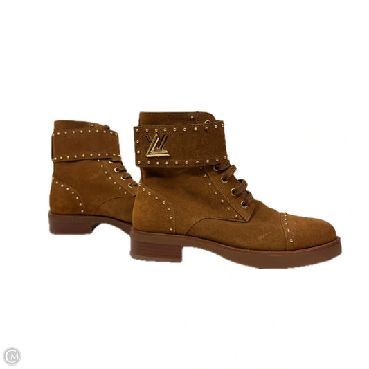 Boots Luxury Designer By Louis Vuitton In Tan, Size: 6.5