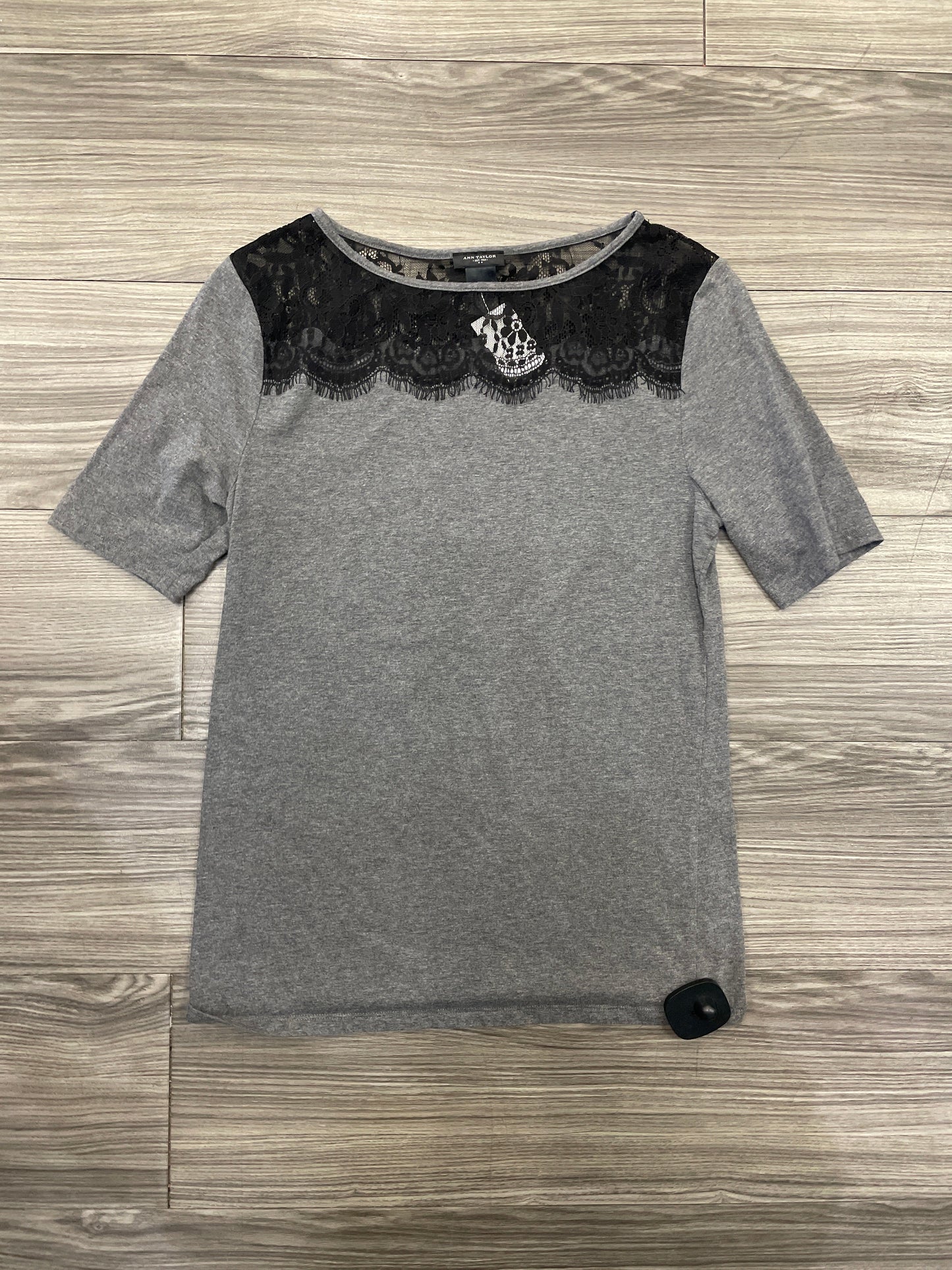 Top Short Sleeve By Ann Taylor In Black & Grey, Size: M