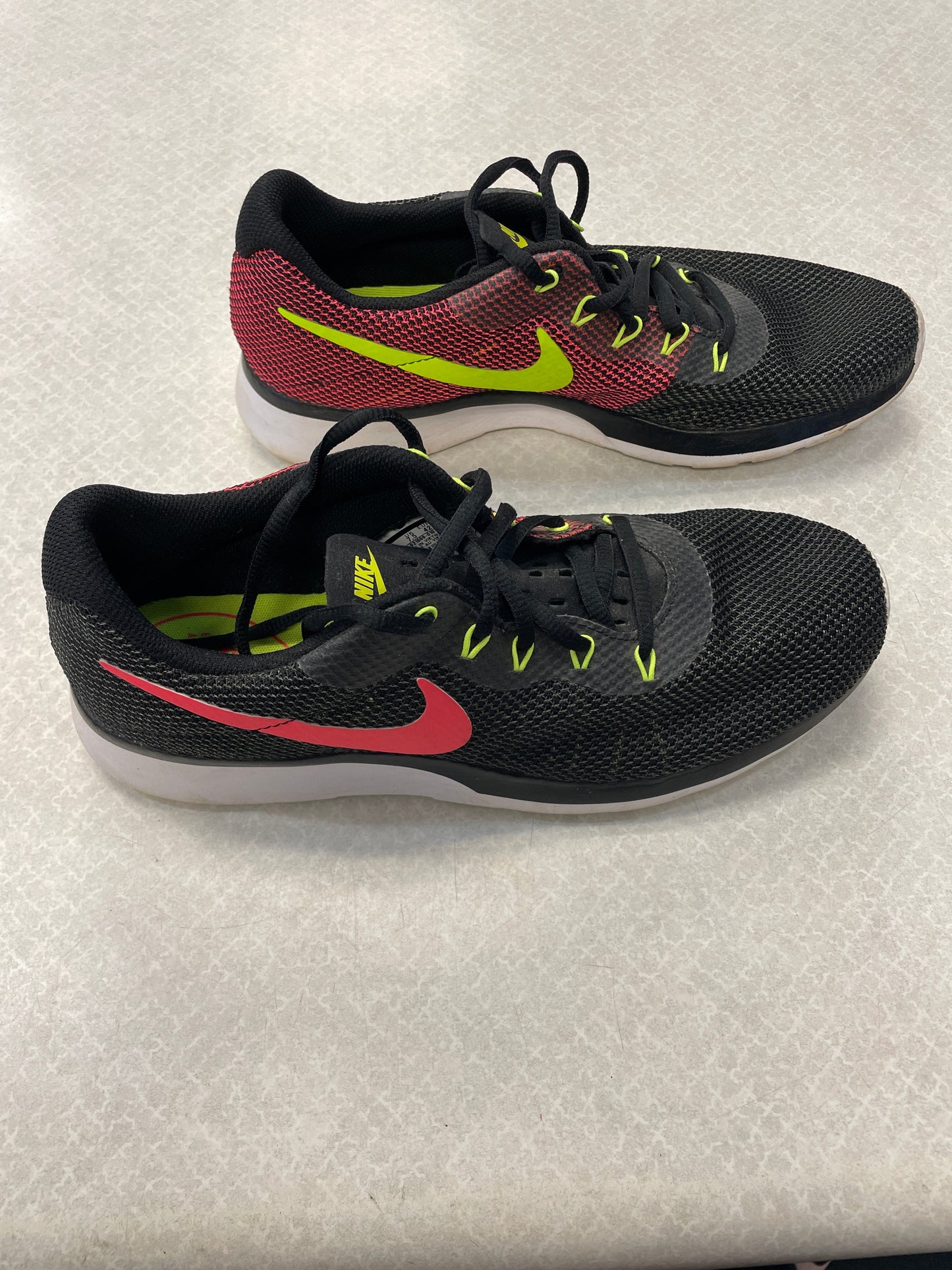 Shoes Athletic By Nike  Size: 8.5