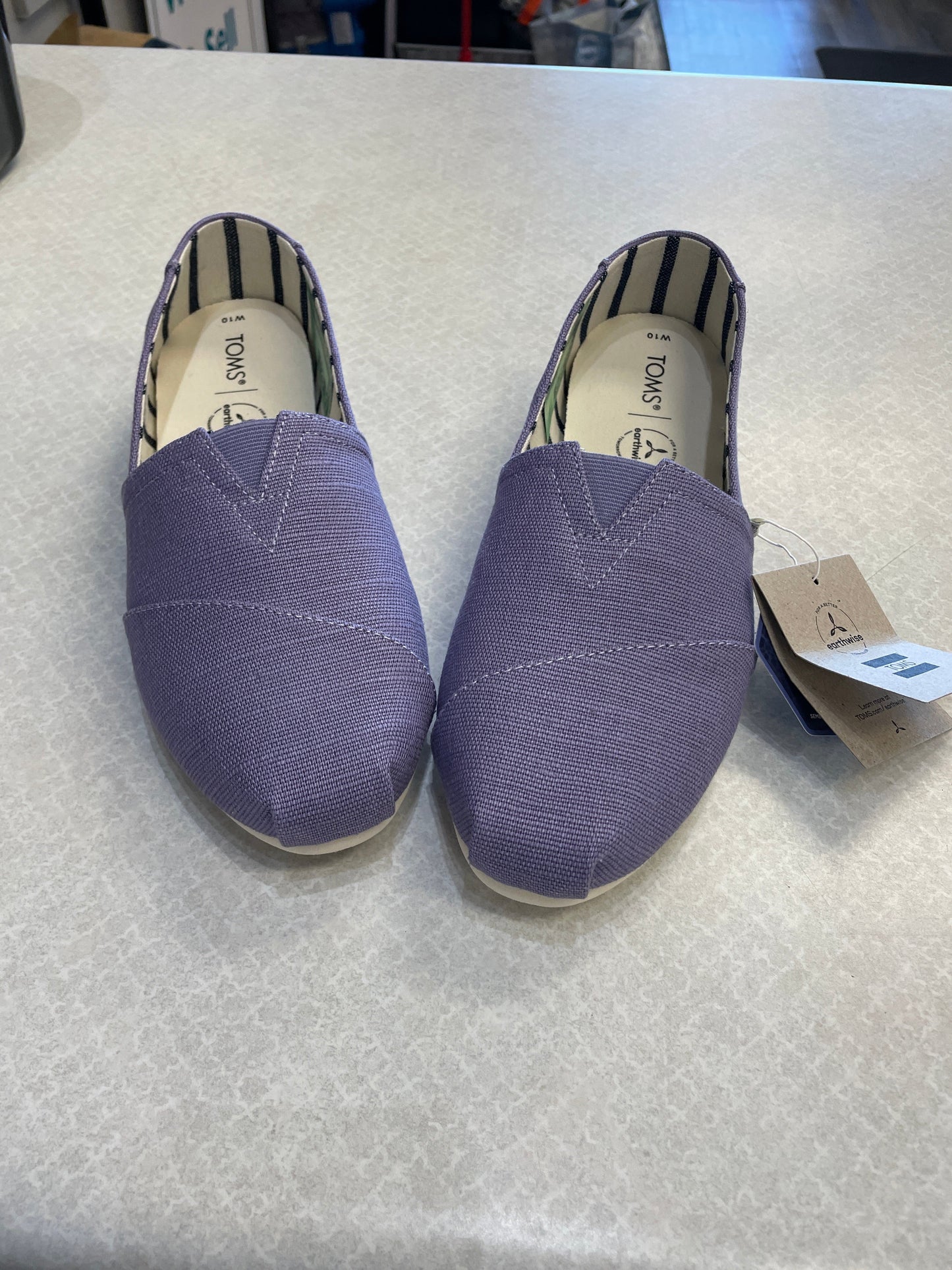 Shoes Flats By Toms In Purple & White, Size: 10