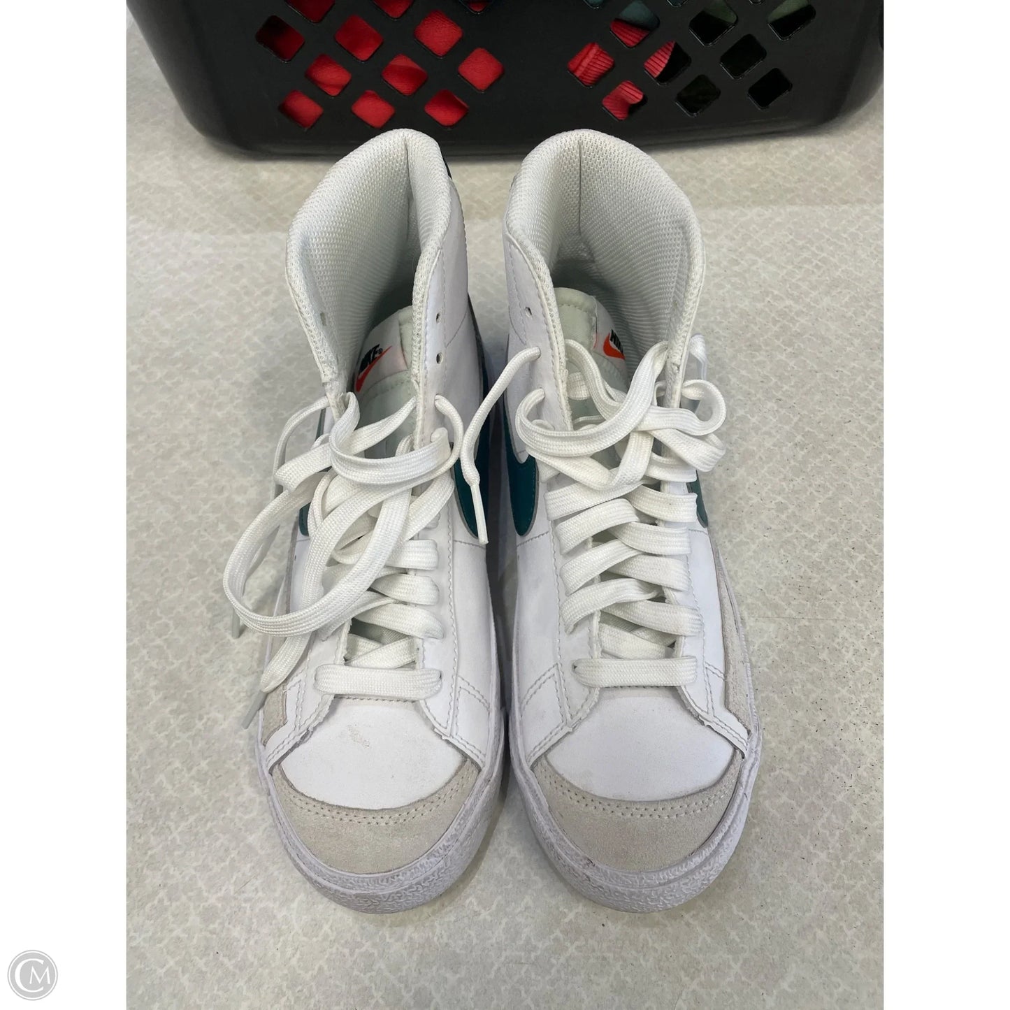 Shoes Sneakers By Nike In Green & White, Size: 6