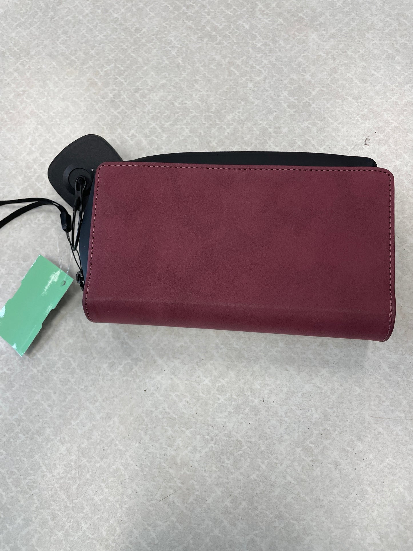 Wallet Clothes Mentor, Size Small