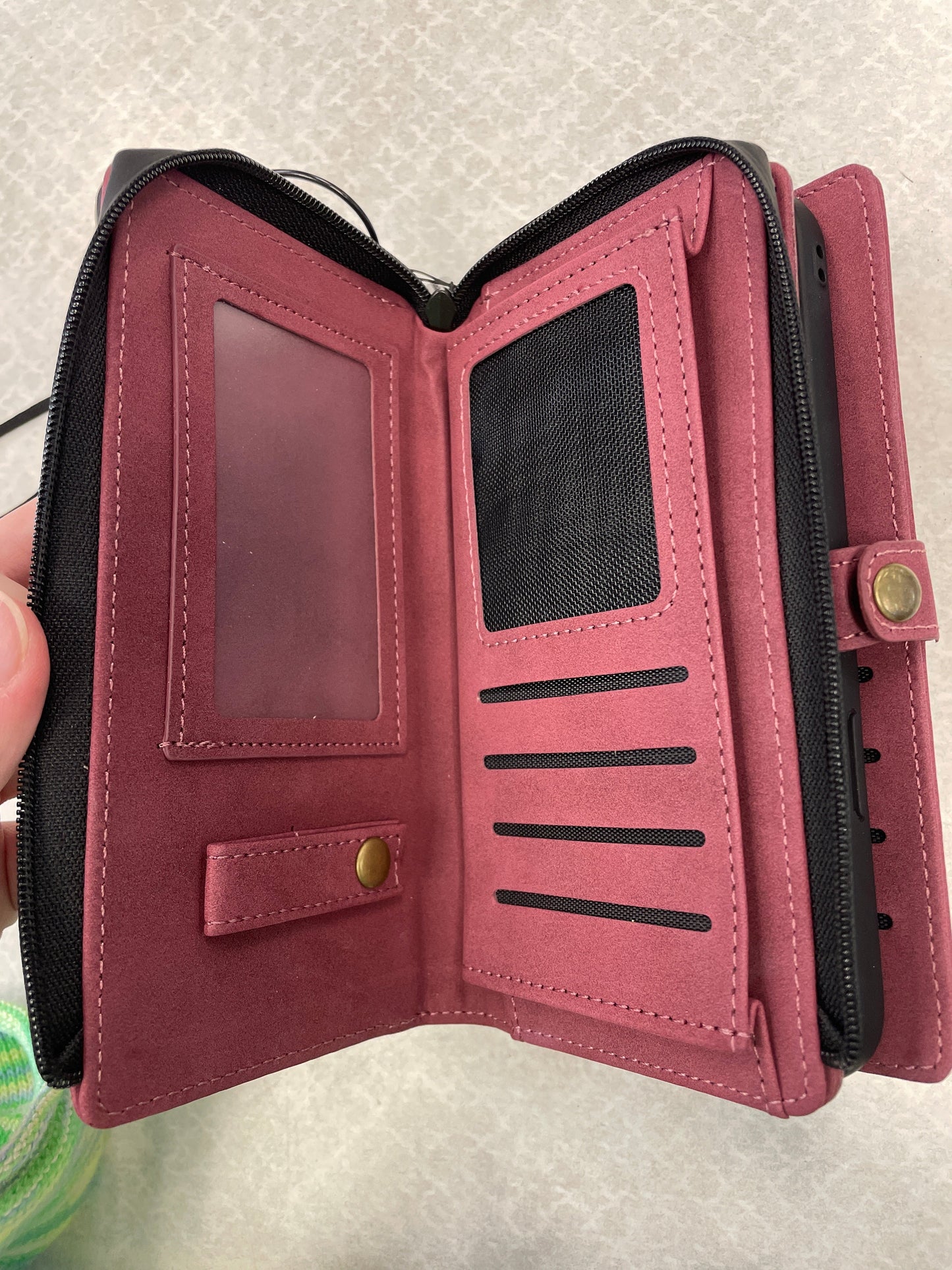 Wallet Clothes Mentor, Size Small