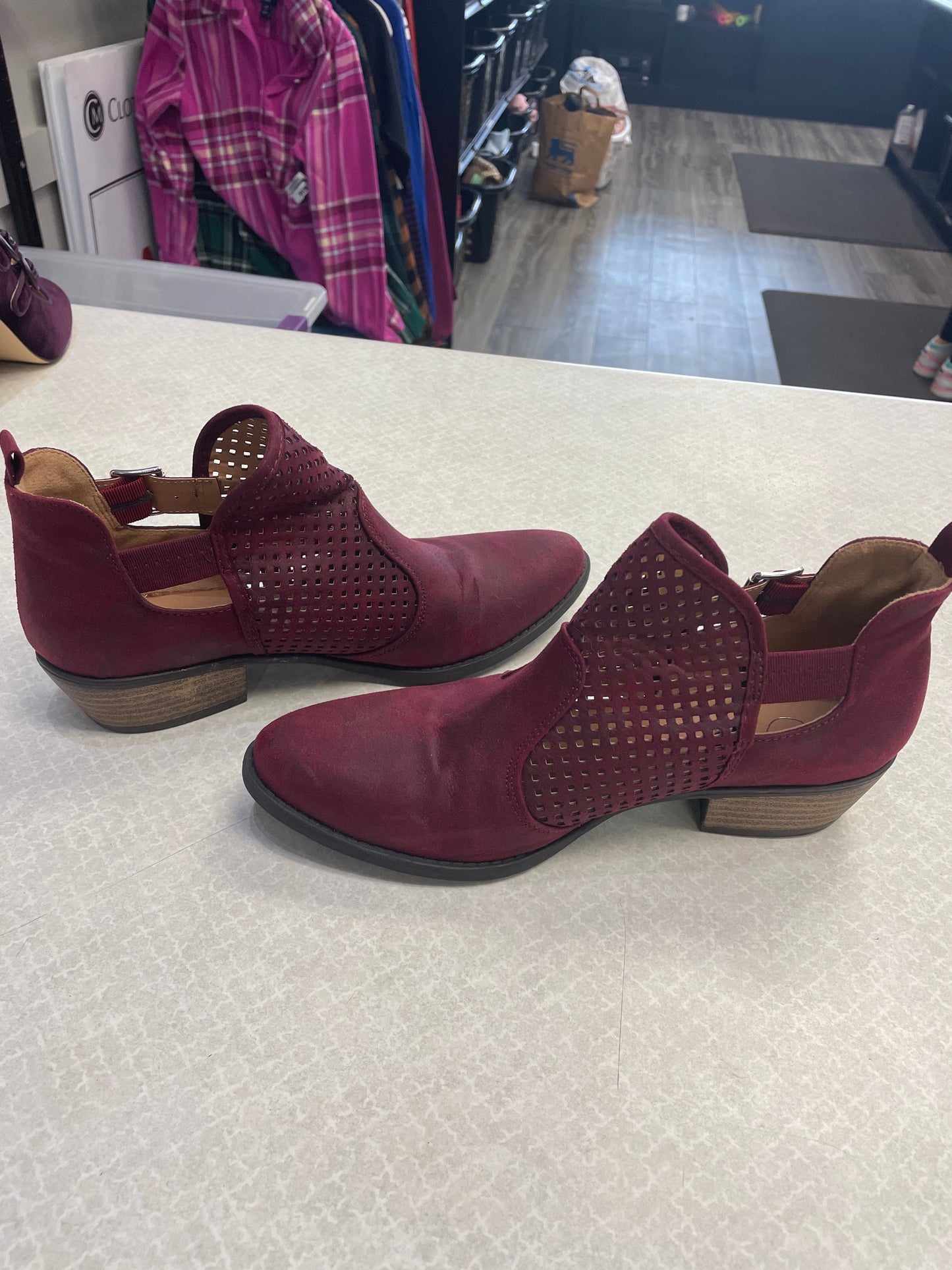 Boots Ankle Heels By Clothes Mentor In Maroon, Size: 7