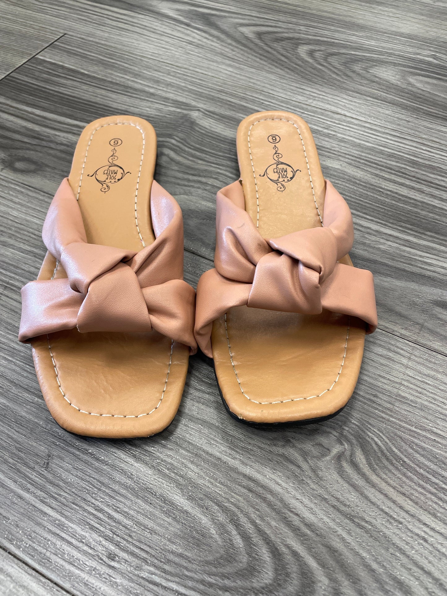 Sandals Flats By Clothes Mentor  Size: 6
