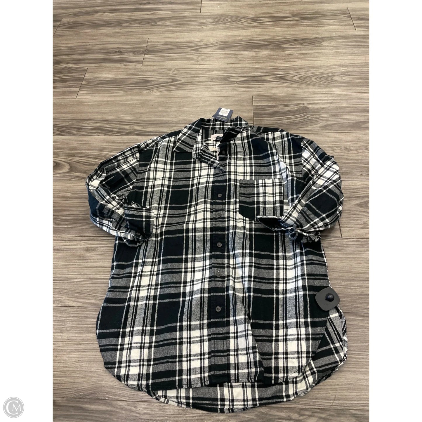 Top Long Sleeve By Universal Thread In Plaid Pattern, Size: S