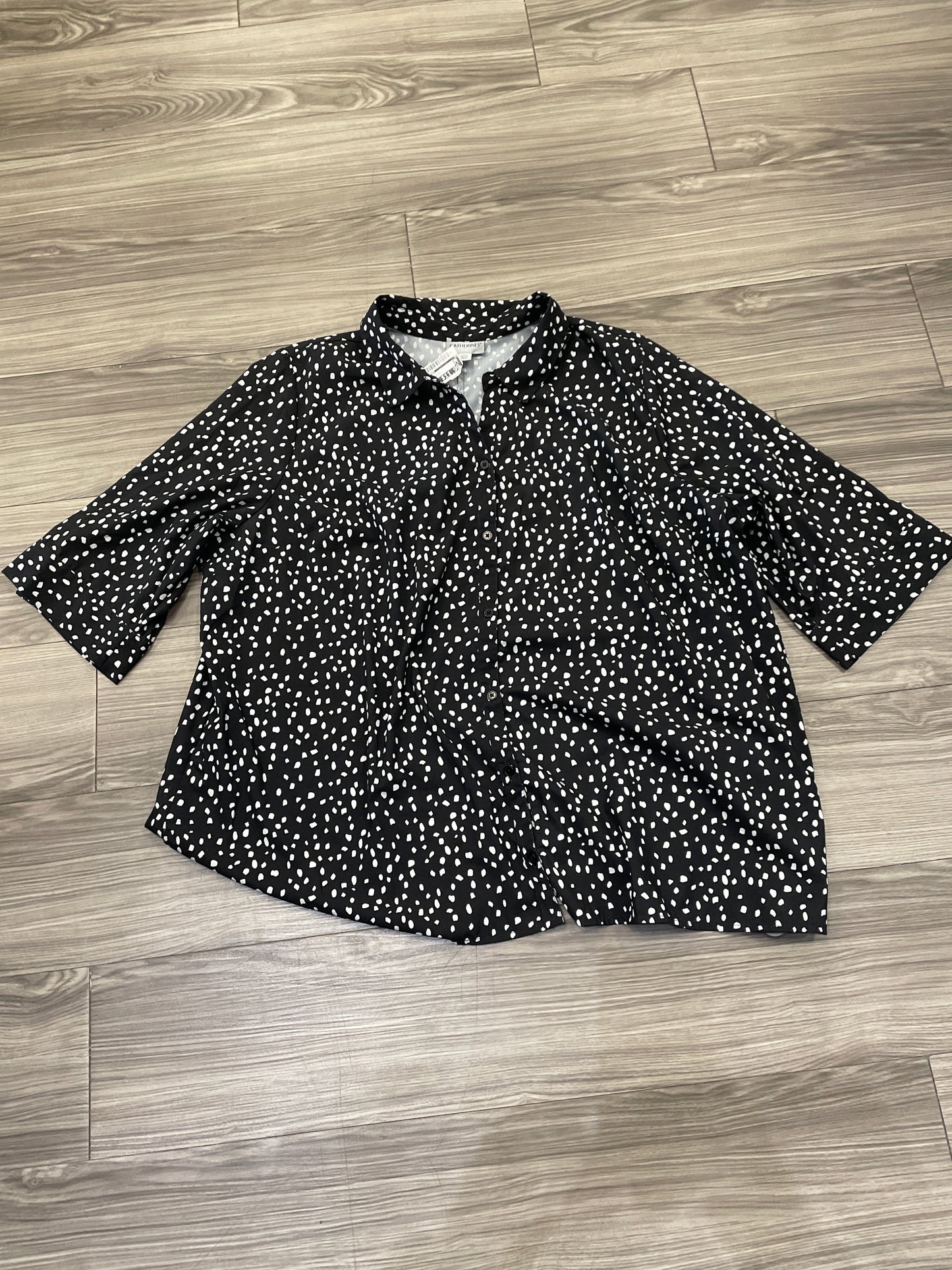 Top Short Sleeve By Catherines In Polkadot Pattern, Size: 2x