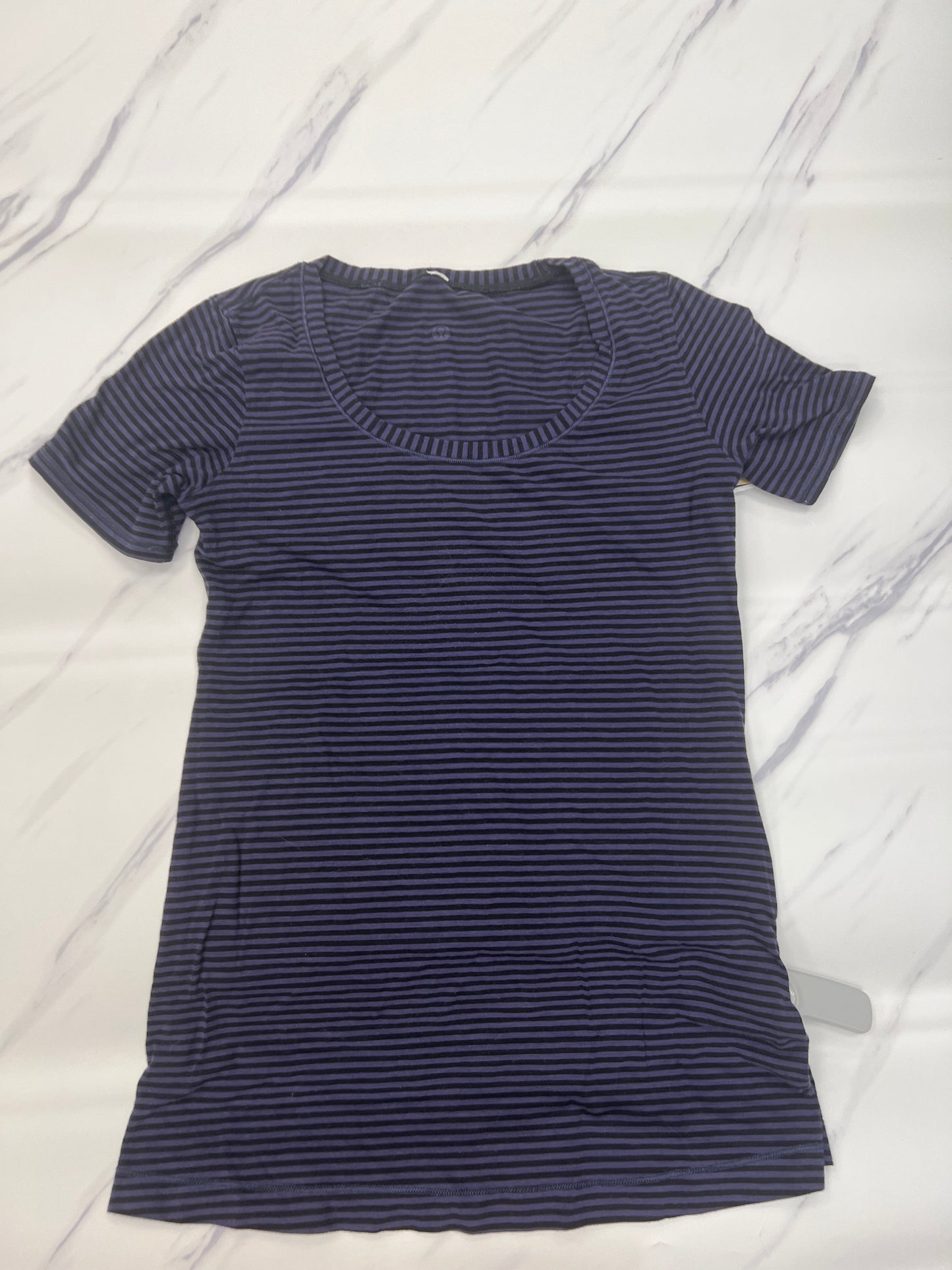 Athletic Top Short Sleeve By Lululemon  Size: 4