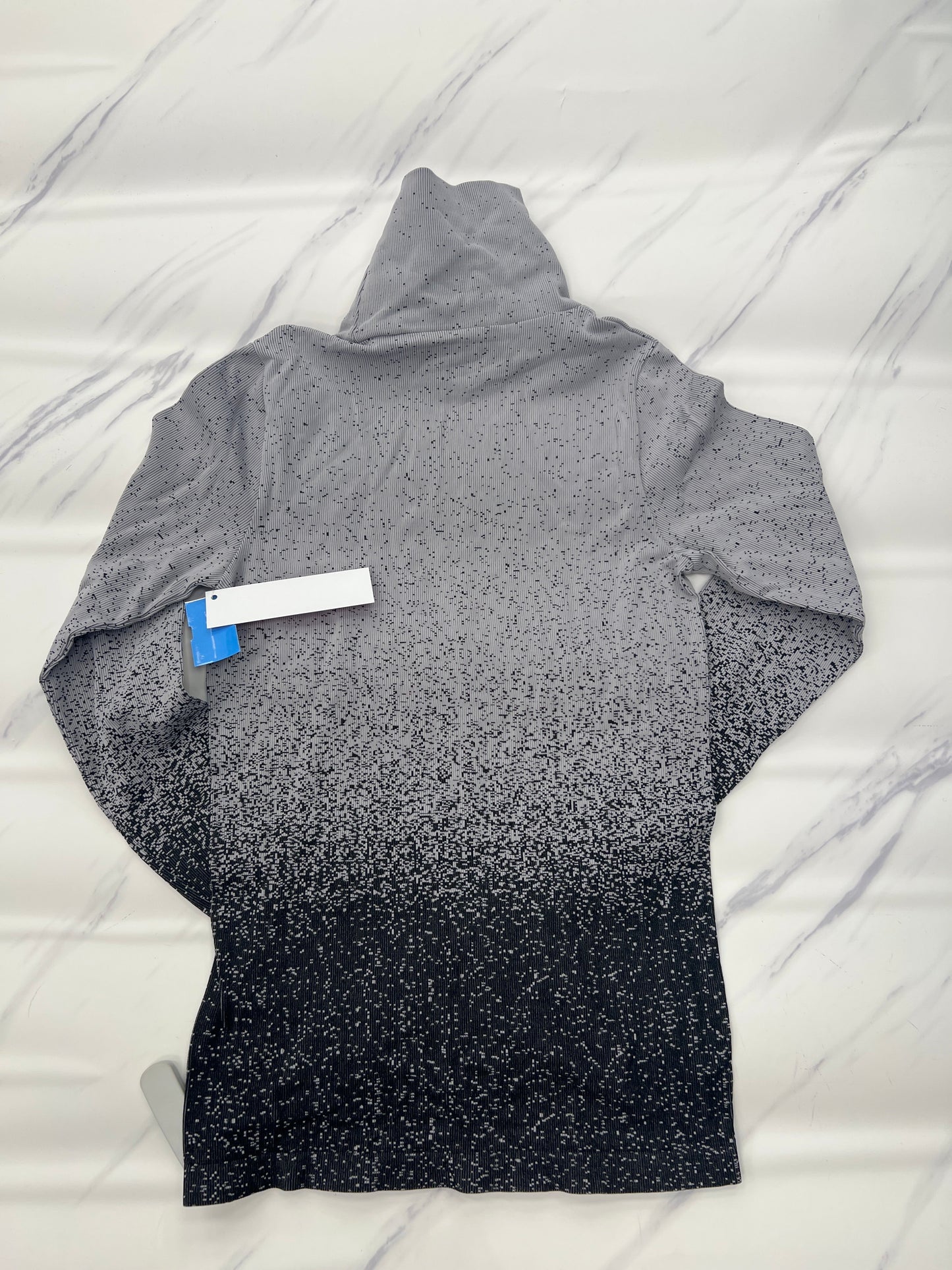 Athletic Top Long Sleeve Crewneck By Athleta In Grey, Size: M