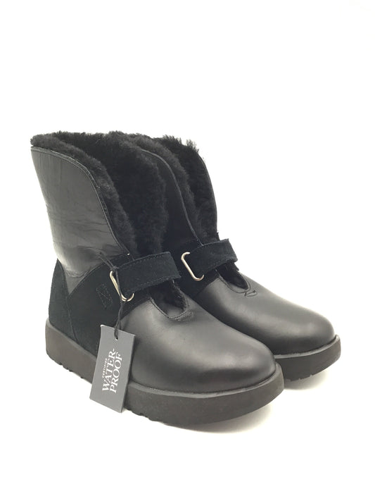 Boots Designer By Ugg In Black, Size: 6