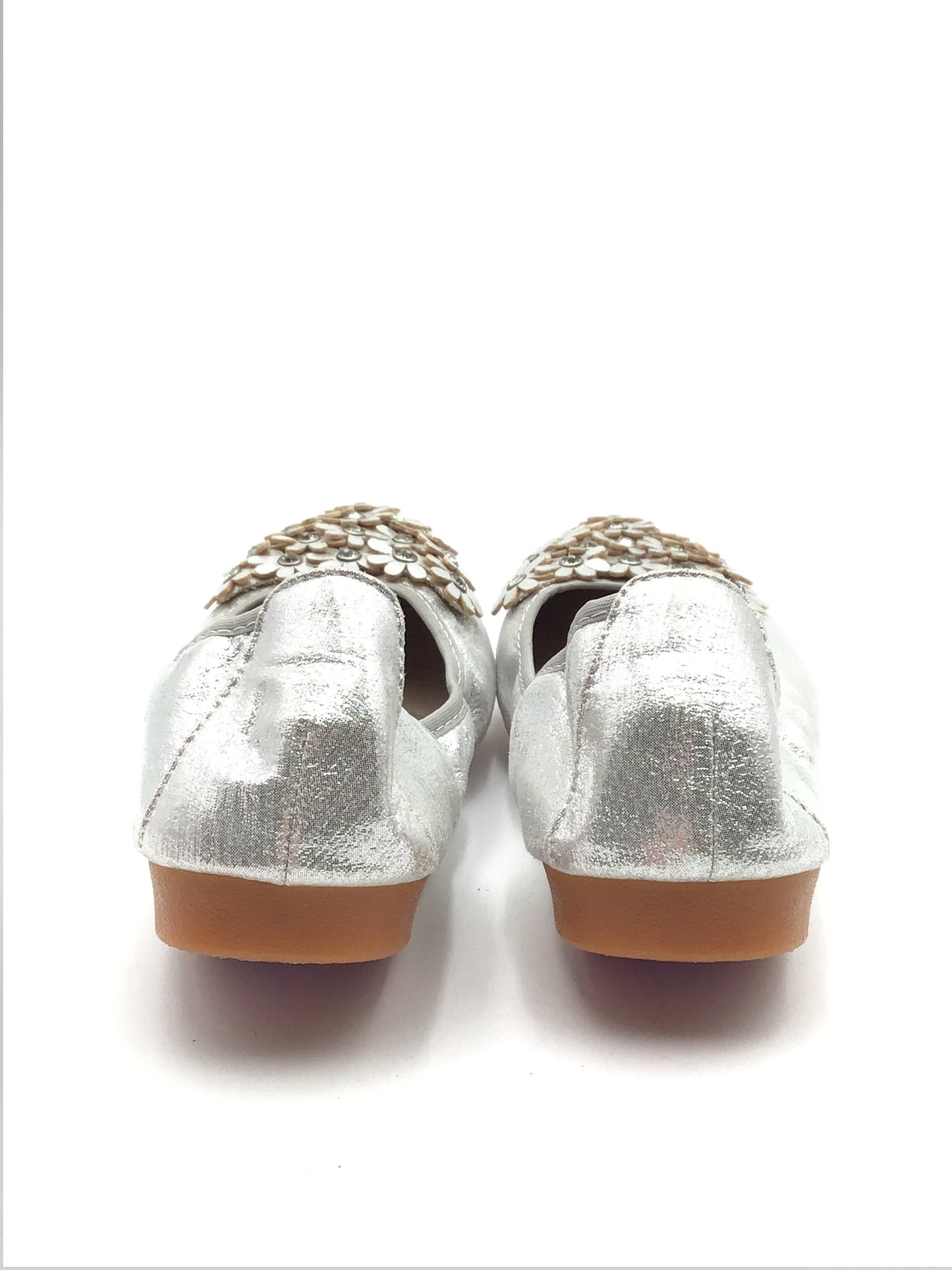 Shoes Flats By Clothes Mentor In Silver, Size: 8.5