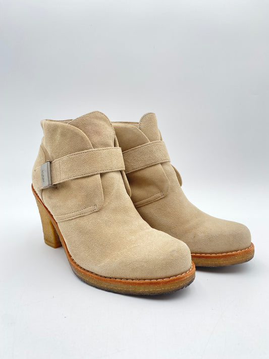 Boots Ankle Heels By Ugg In Cream, Size: 9