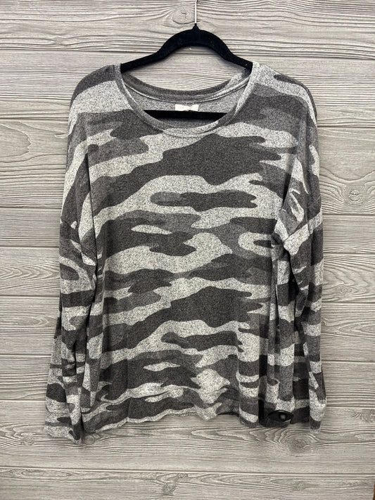 Top Long Sleeve By Maurices In Camouflage Print, Size: Xl