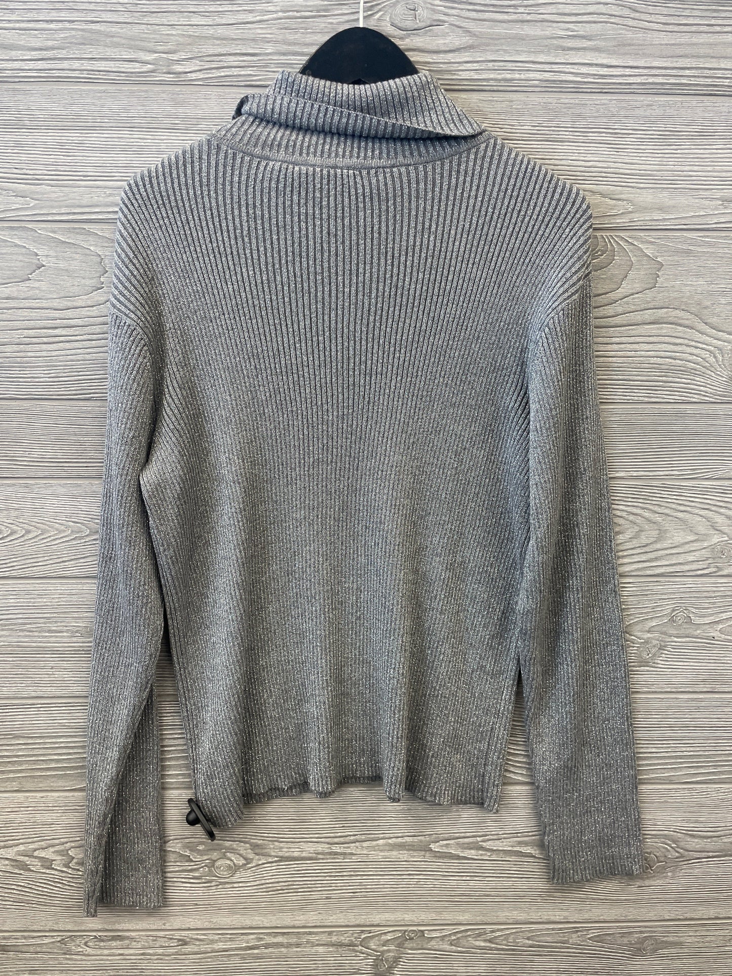 Top Long Sleeve By Liz Claiborne In Silver, Size: Xl