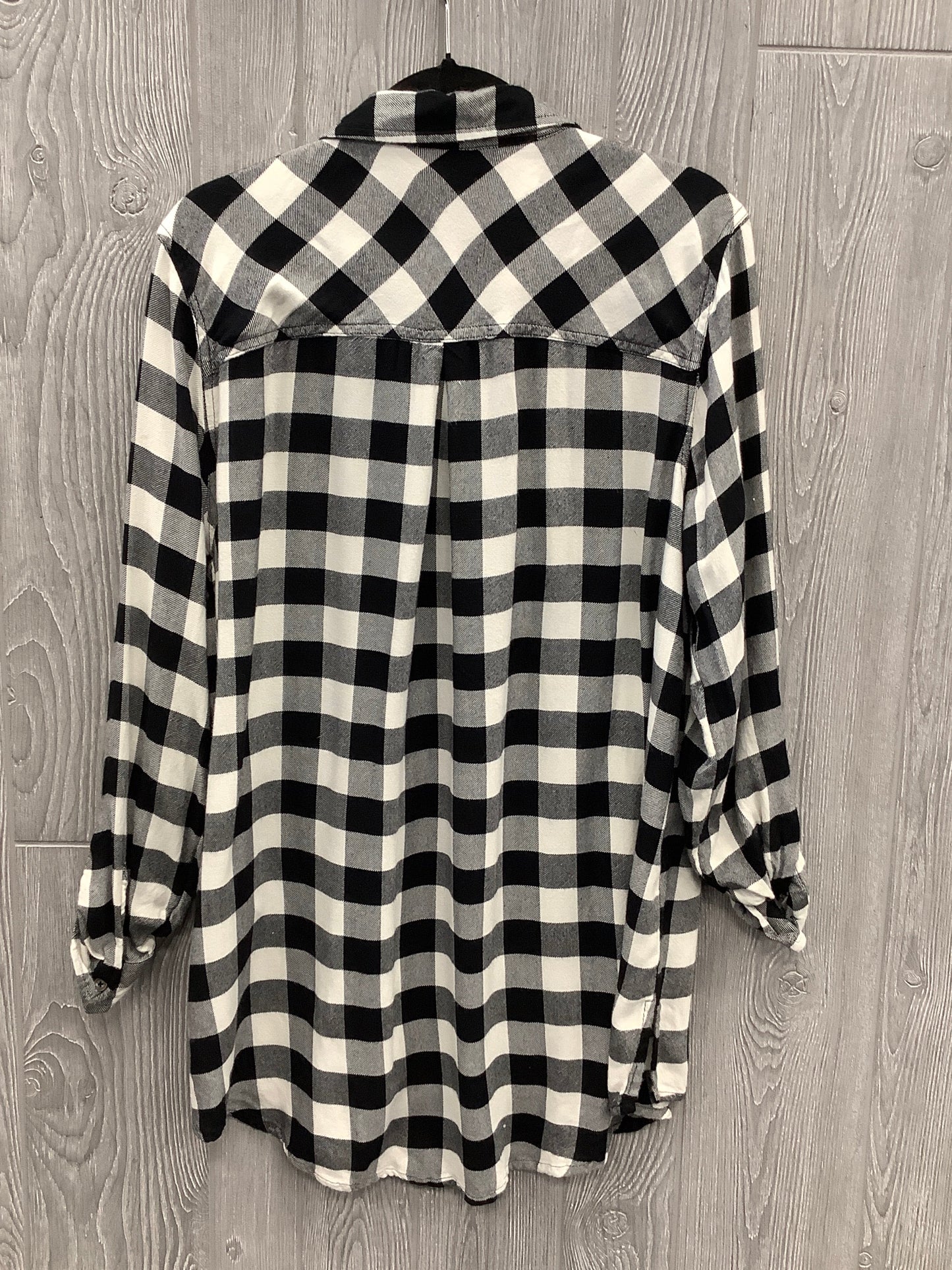 Top Long Sleeve By Maurices In Plaid Pattern, Size: Xl