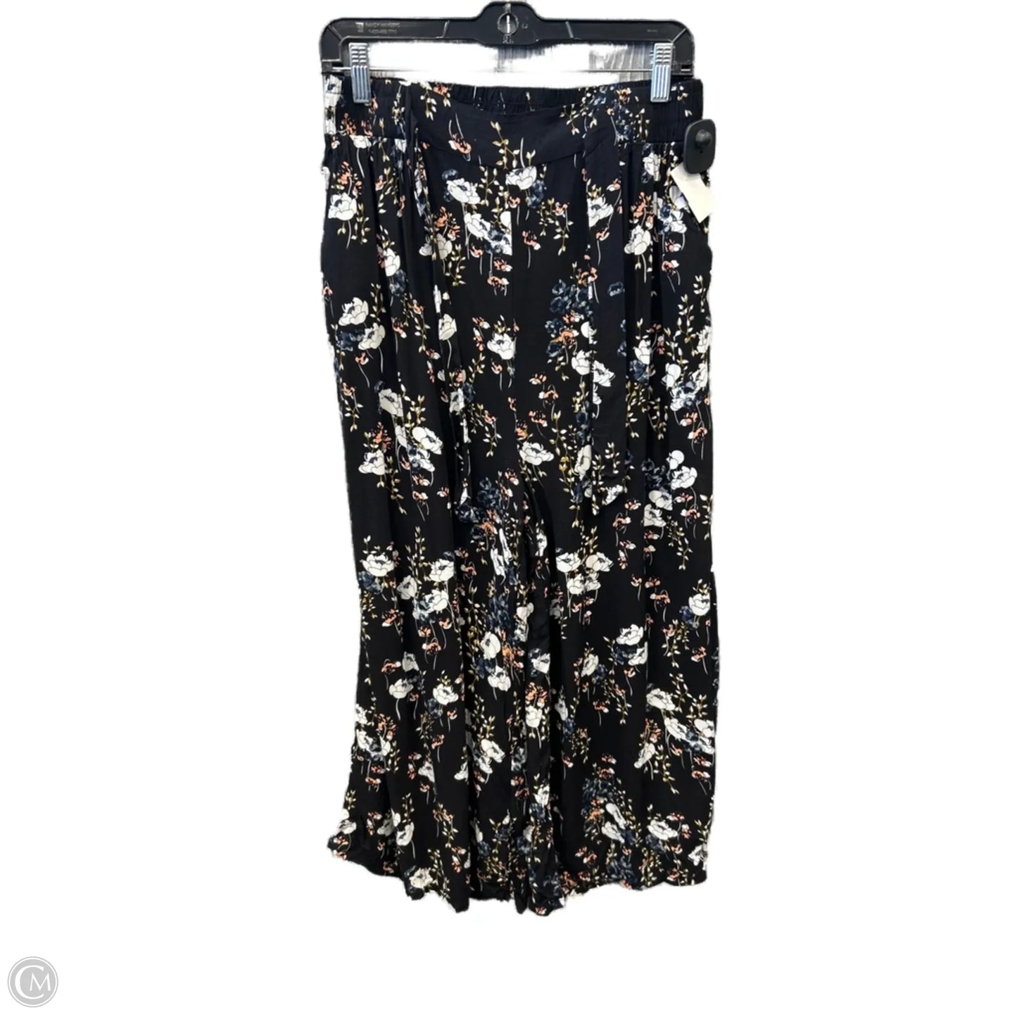 Capris By Clothes Mentor In Black, Size: 4