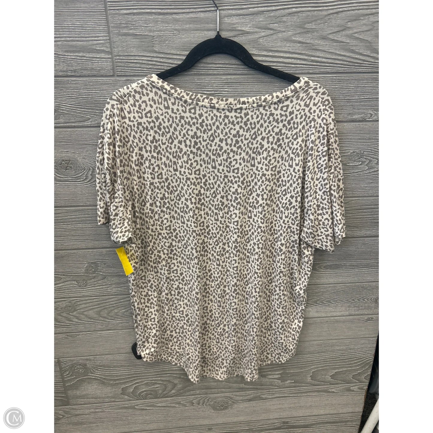Top Short Sleeve By American In Leopard Print, Size: M