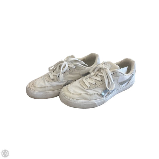 Shoes Sneakers By Reebok In White, Size: 9