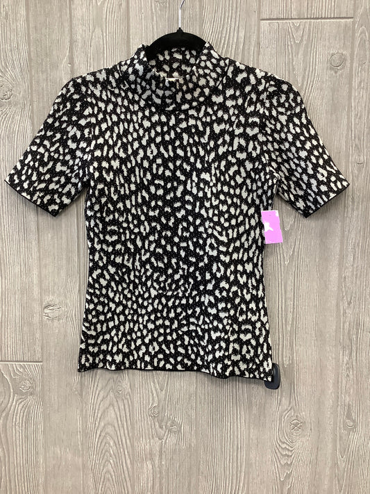 Top Short Sleeve Designer By Michael Kors In Black & Grey, Size: Xs