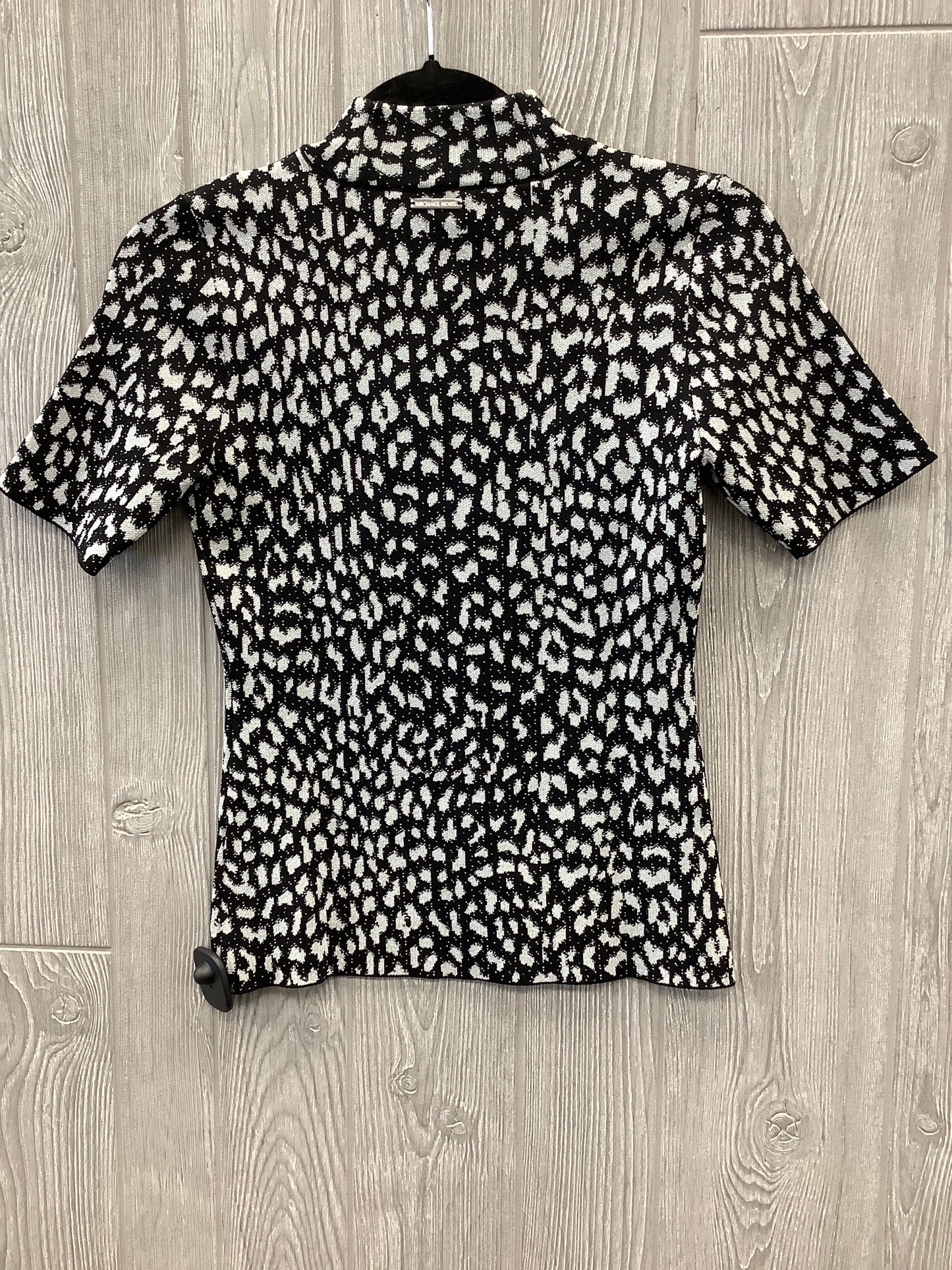 Top Short Sleeve Designer By Michael Kors In Black & Grey, Size: Xs