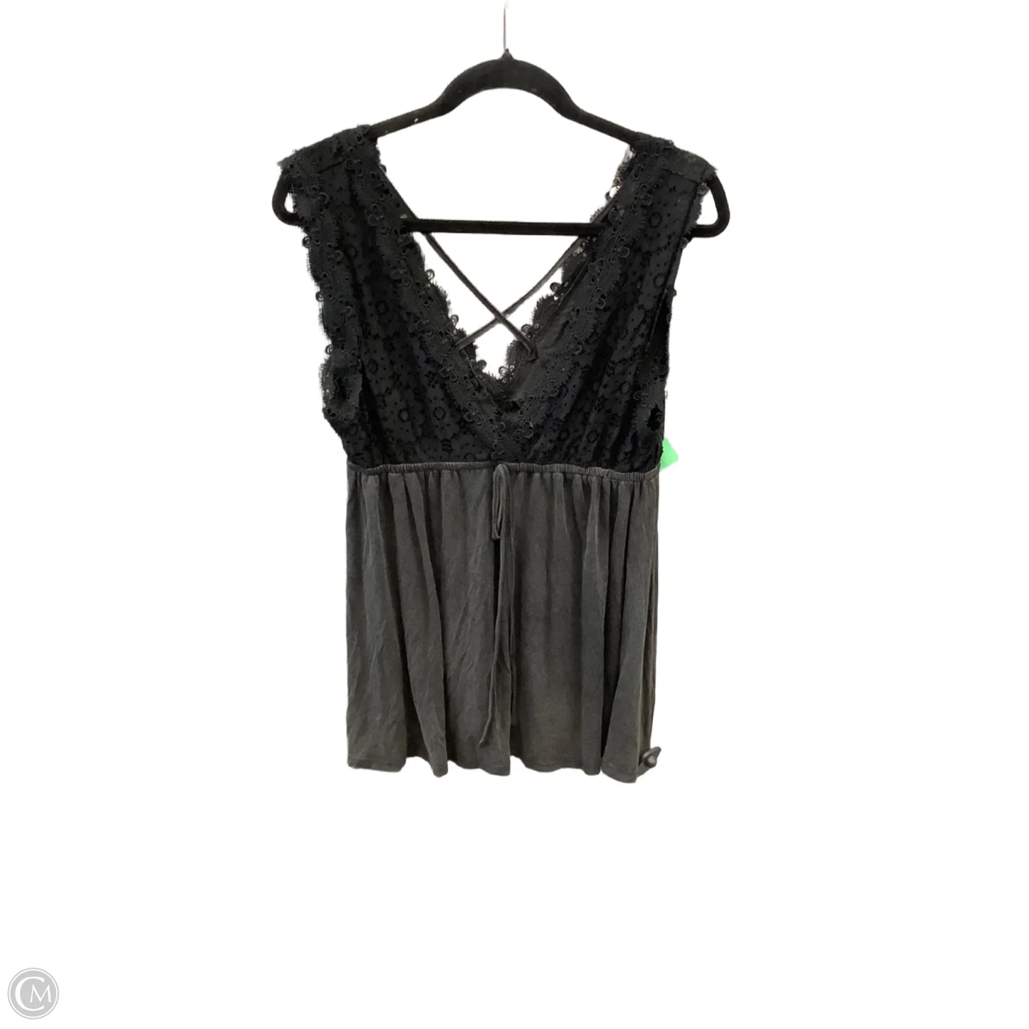 Top Sleeveless By Pol In Grey, Size: L