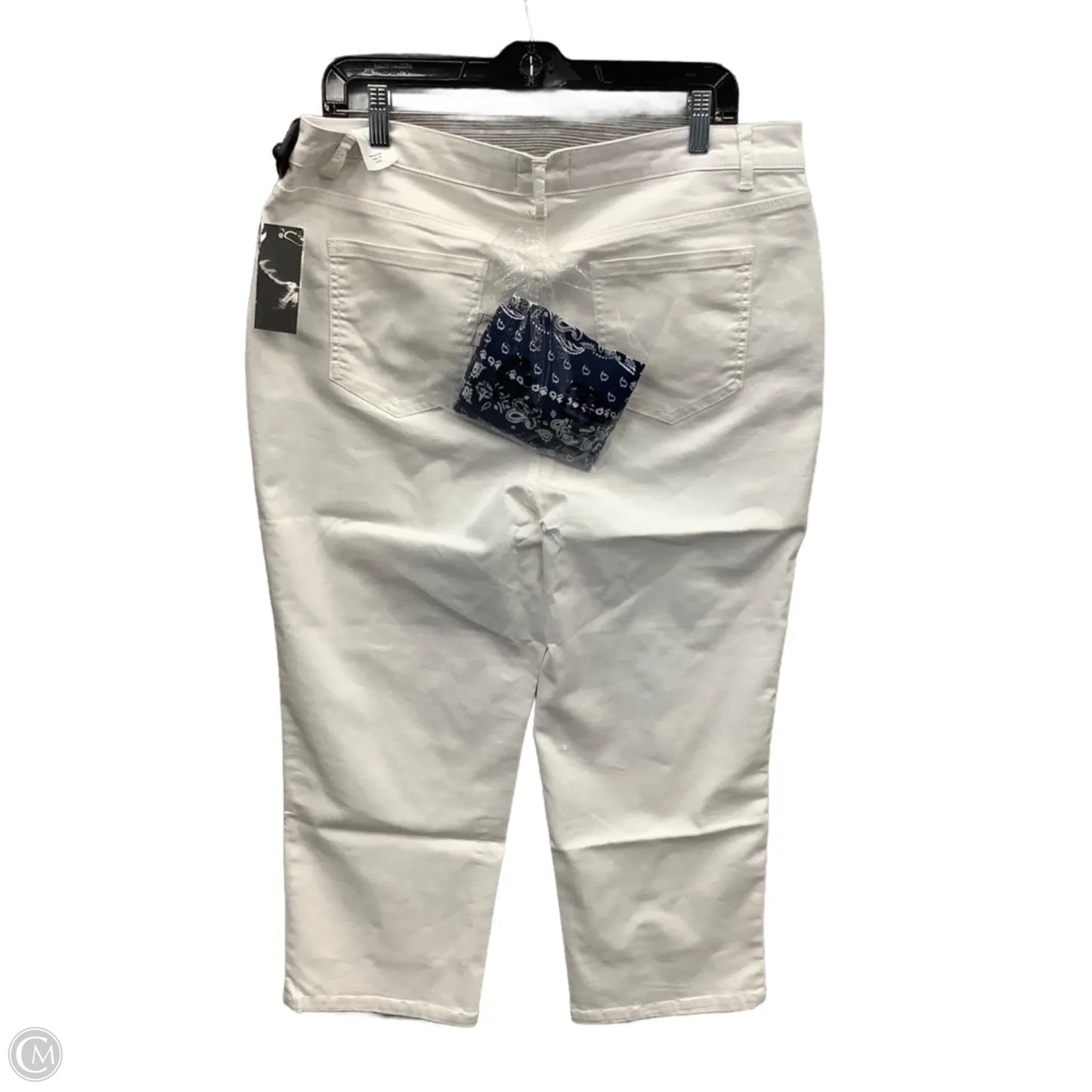 Jeans Cropped By Clothes Mentor In White, Size: 18
