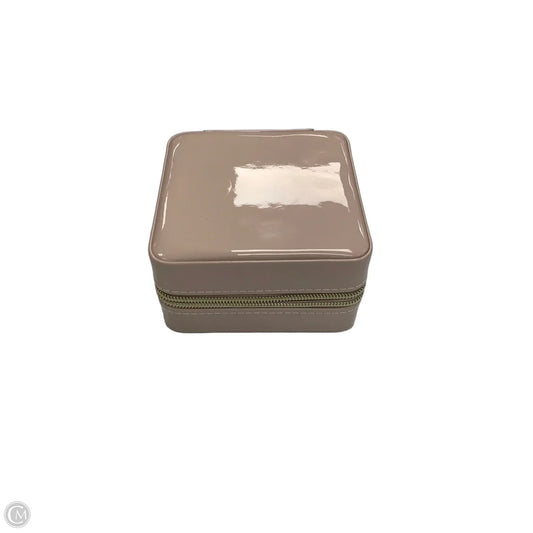 Jewelry Case By Clothes Mentor, Size: Medium