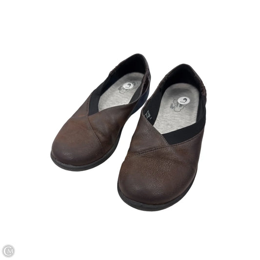 Shoes Flats By Clarks In Brown, Size: 6
