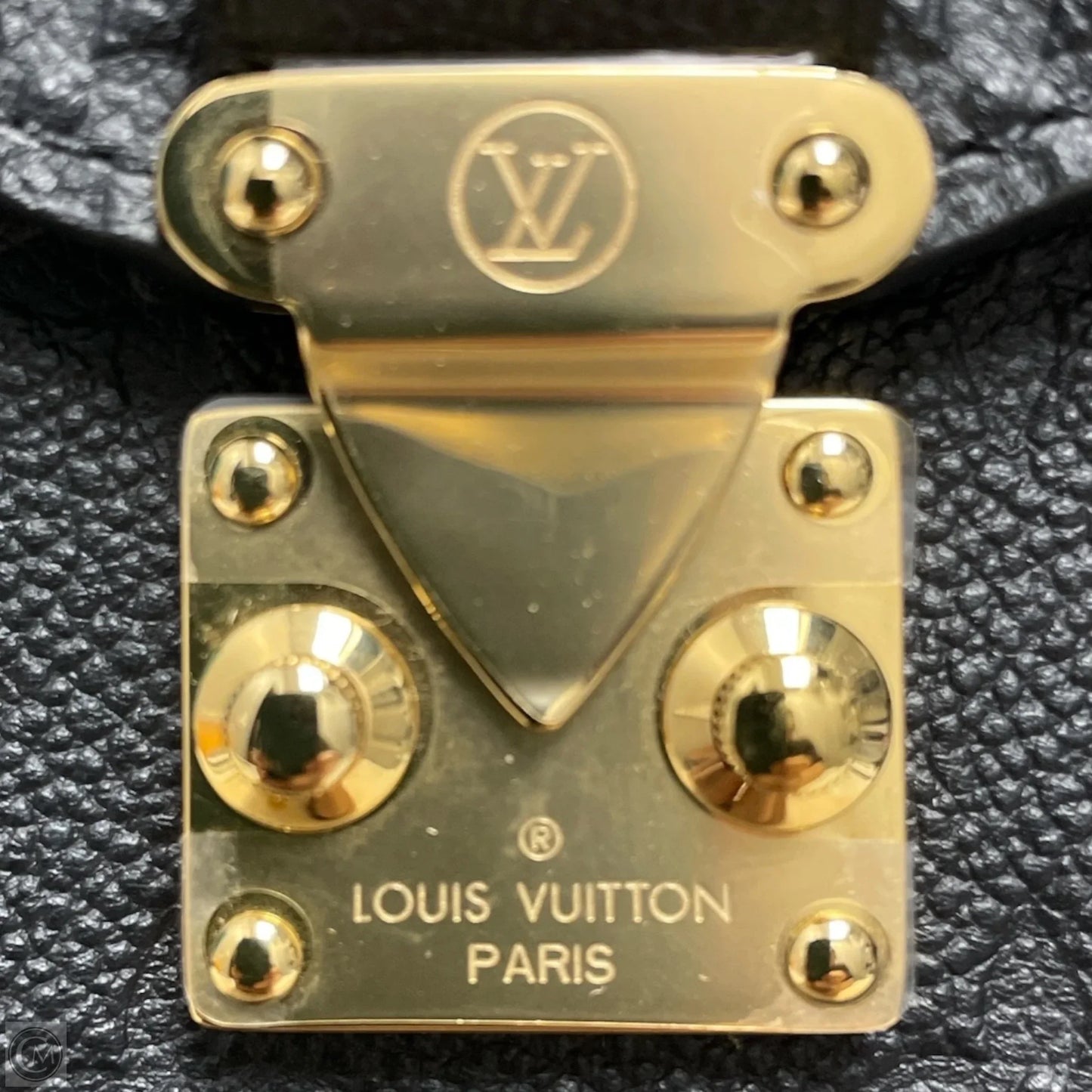 Crossbody Luxury Designer By Louis Vuitton, Size: Medium