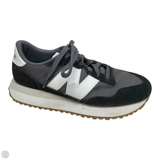 Shoes Sneakers By New Balance In Grey & White, Size: 9