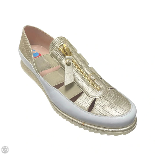 Shoes Designer By Stuart Weitzman In Gold, Size: 7.5