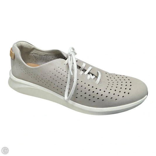 Shoes Sneakers By Clarks In Grey, Size: 8