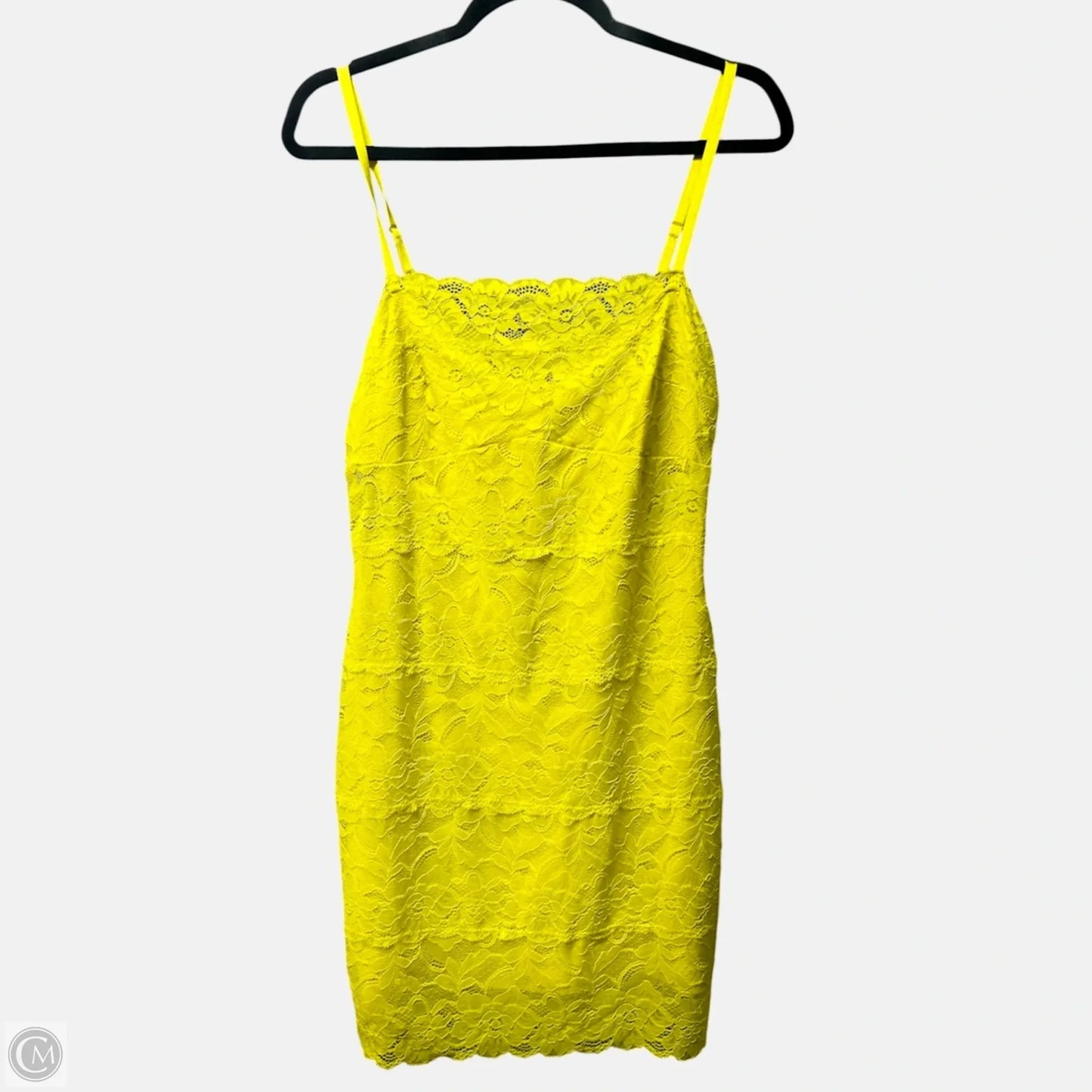 Dress Casual Short By Guess In Yellow, Size: M