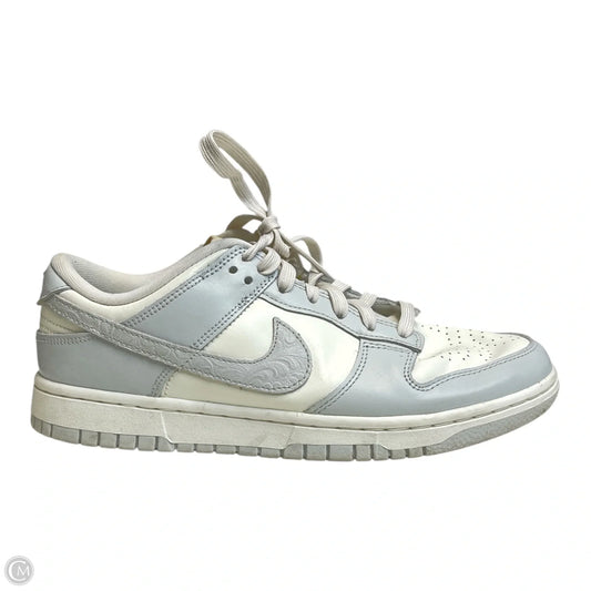 Shoes Sneakers By Nike In Grey & White, Size: 9