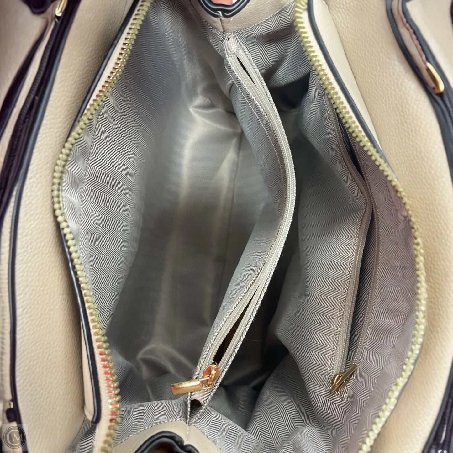Handbag By Clothes Mentor, Size: Medium