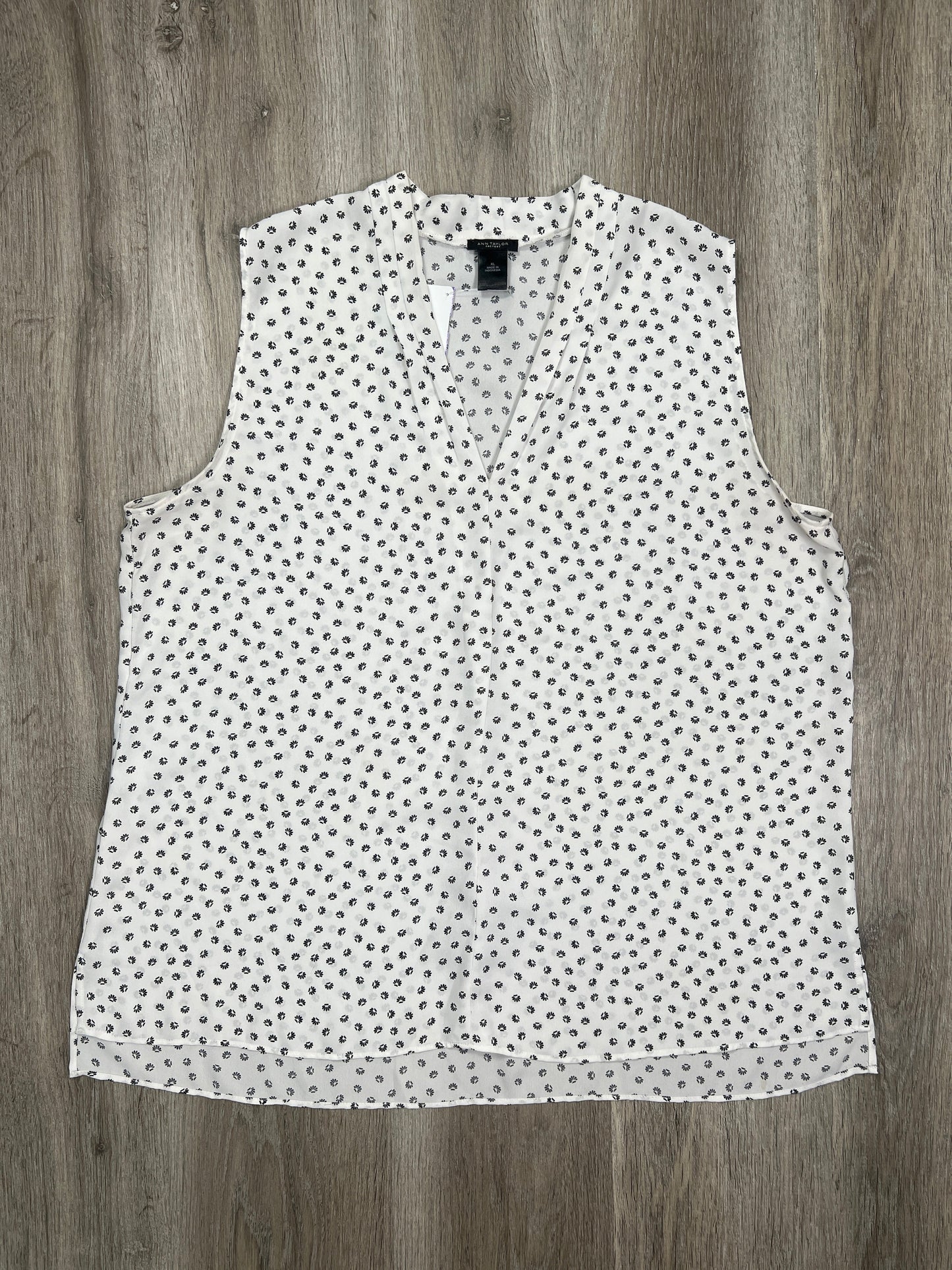 Black & White Blouse Sleeveless Ann Taylor, Size Xl