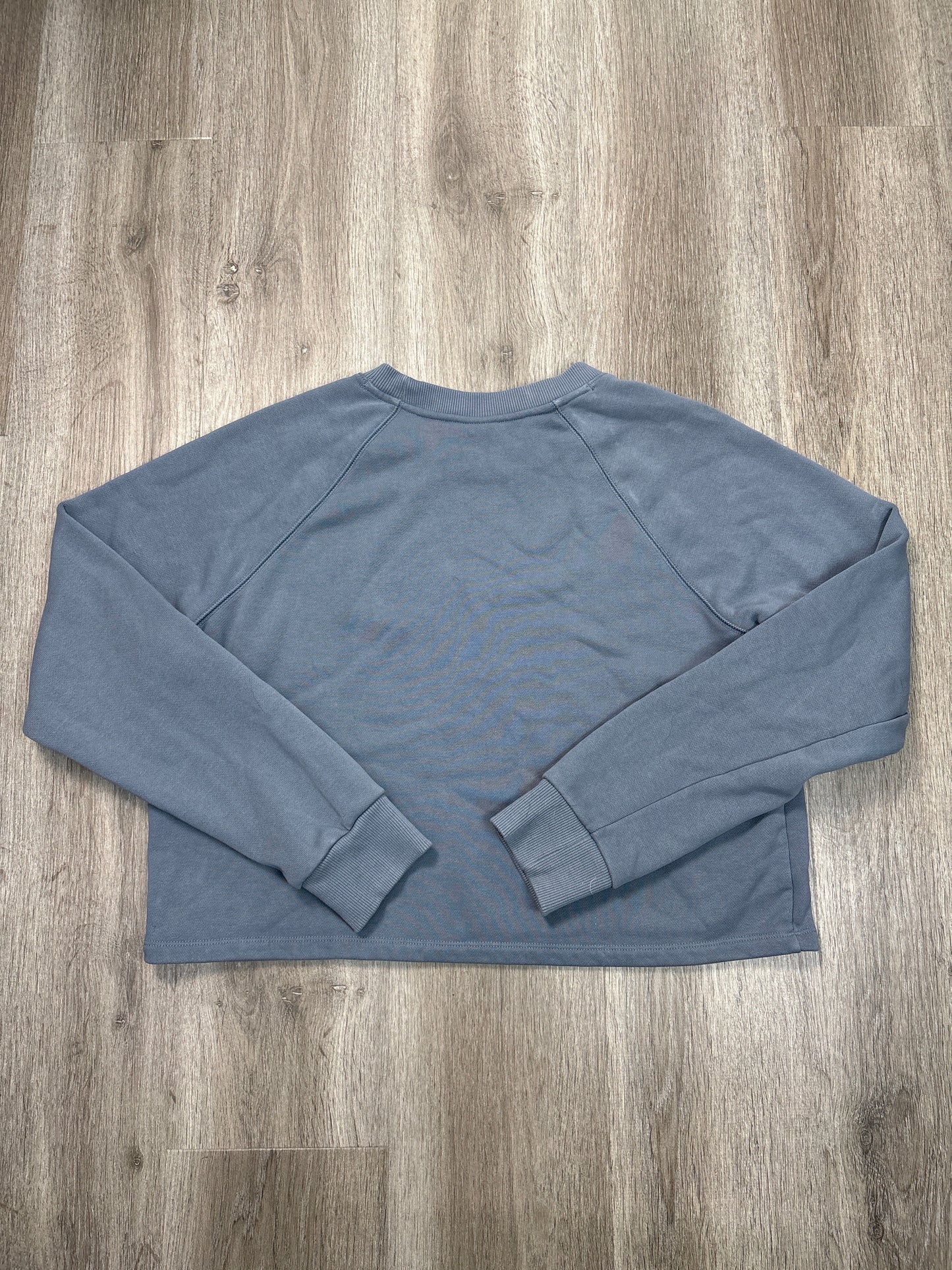 Athletic Top Long Sleeve Crewneck By Under Armour In Grey, Size: L