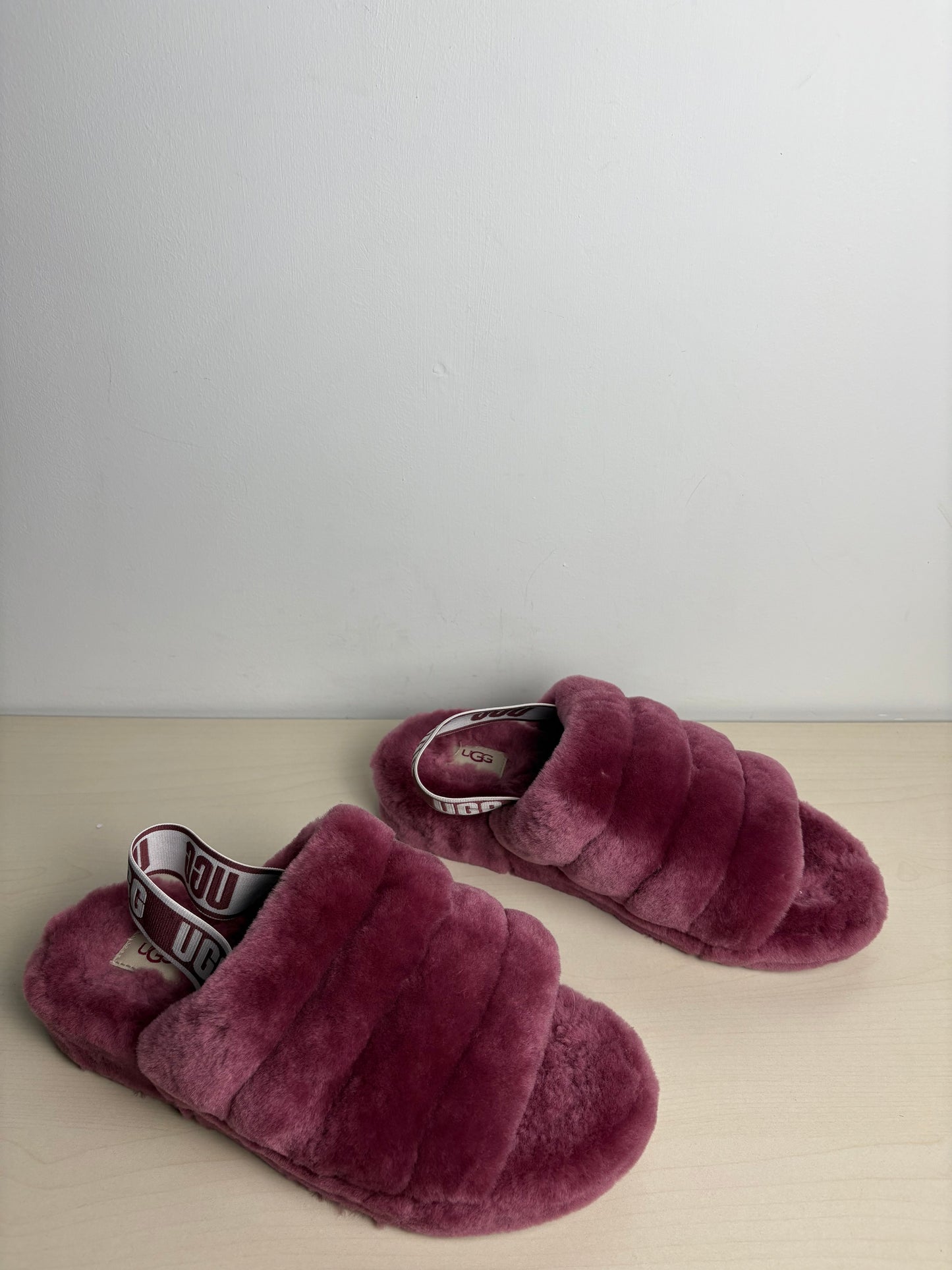 Shoes Flats By Ugg In Pink, Size: 9