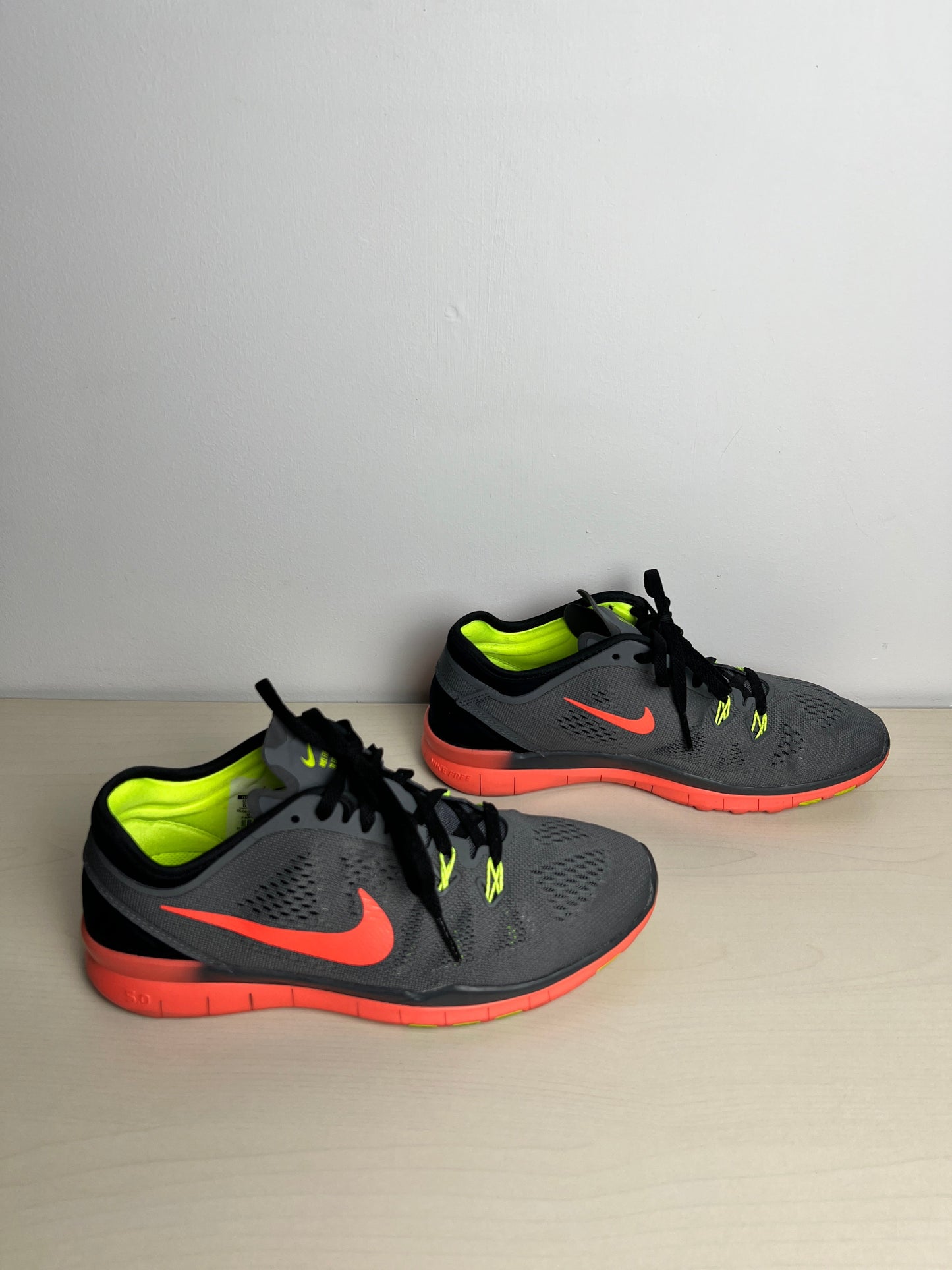 Shoes Athletic By Nike In Grey, Size: 6.5