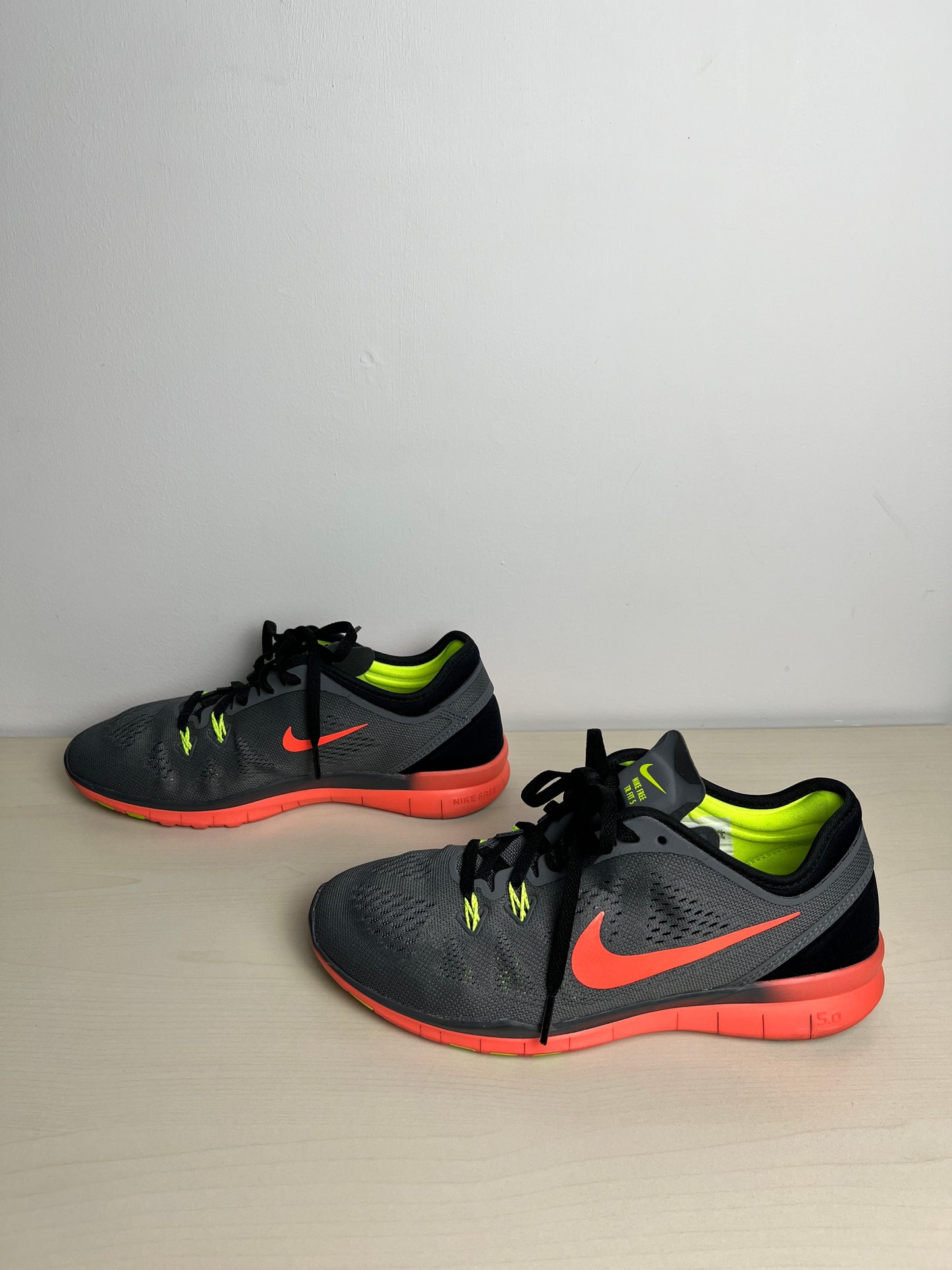 Shoes Athletic By Nike In Grey, Size: 6.5