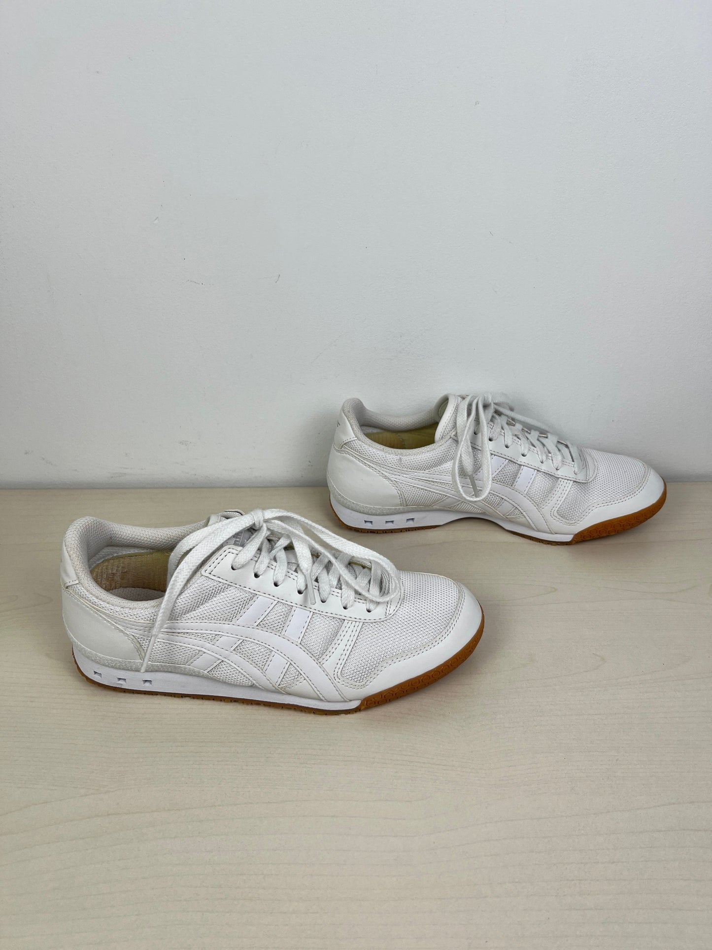 White Shoes Athletic Onitsuka, Size 5